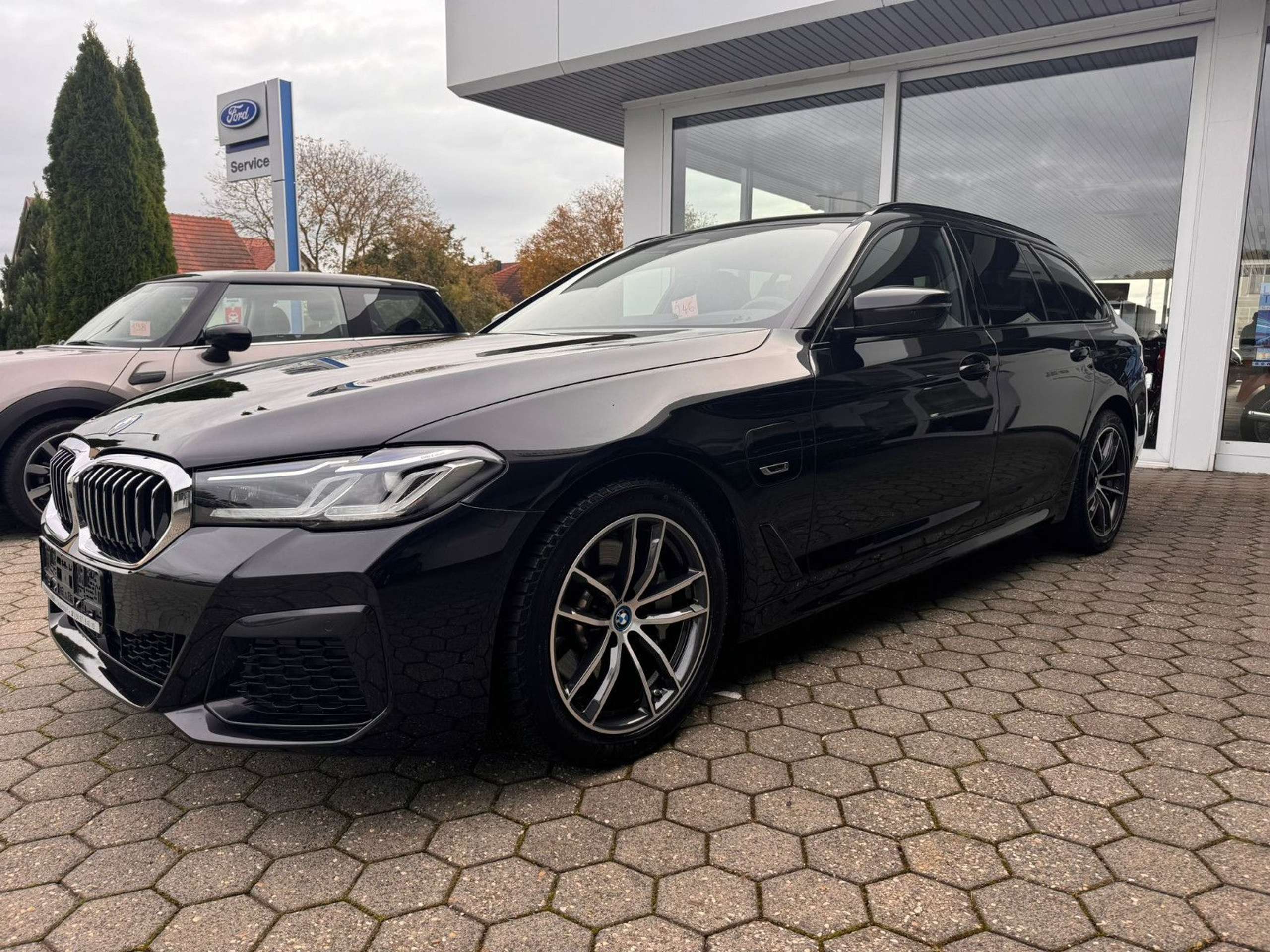 BMW - 530