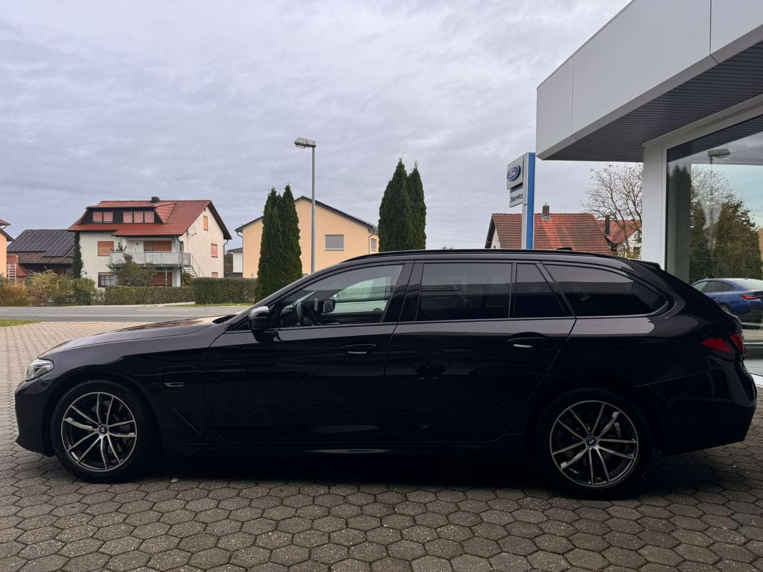 BMW - 530