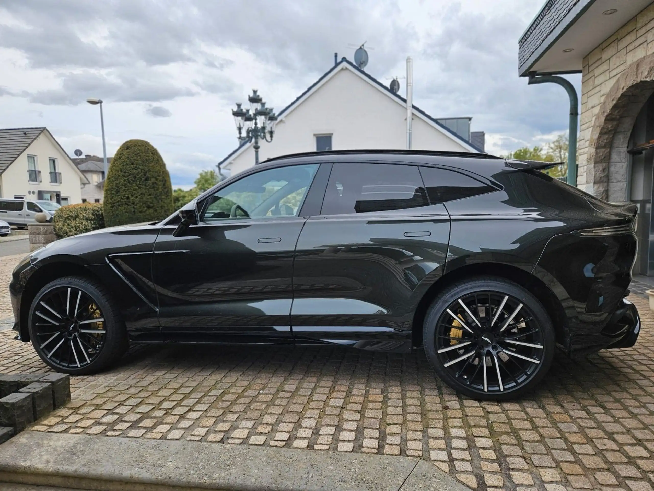 Aston Martin - DBX