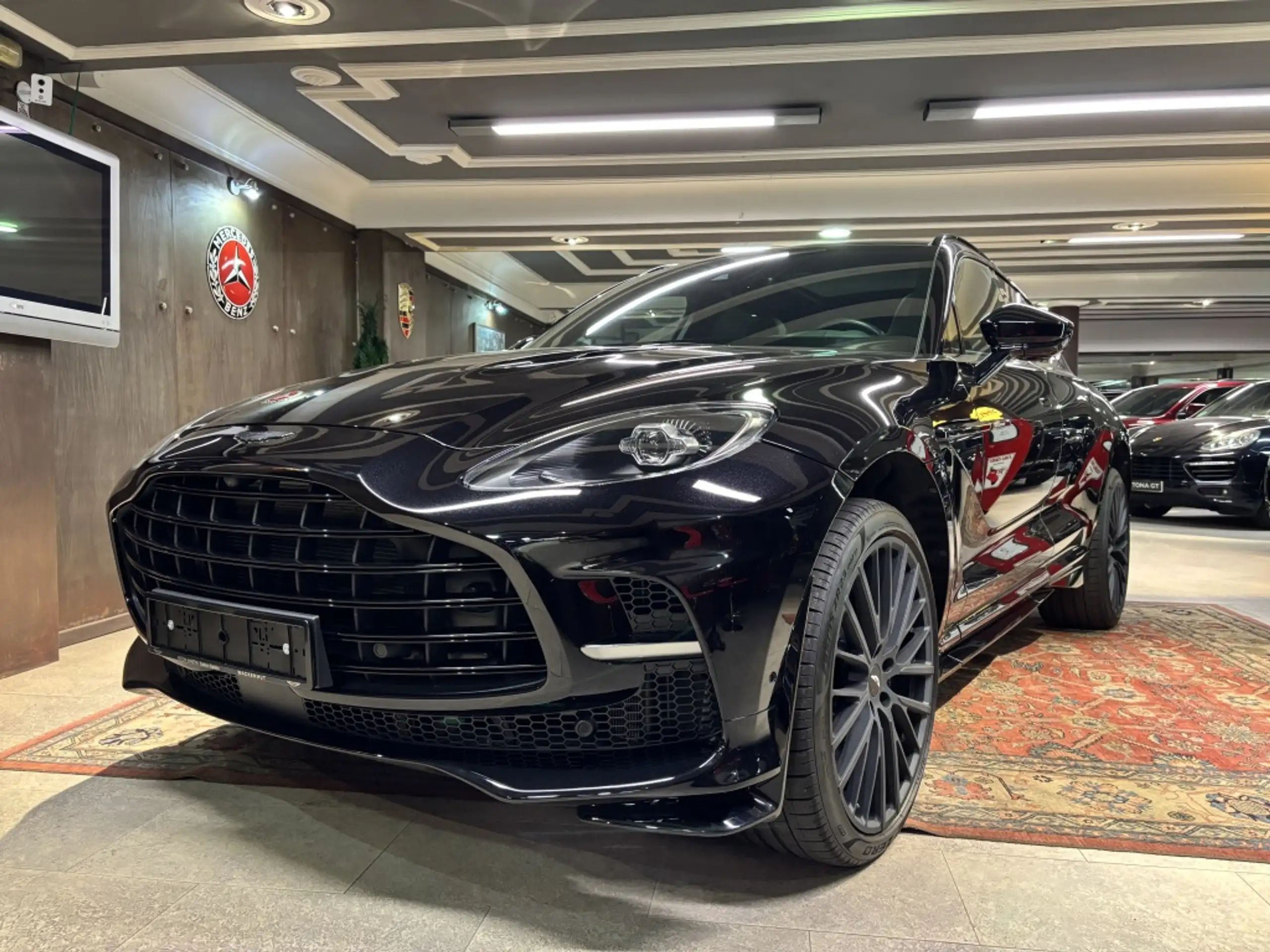 Aston Martin - DBX