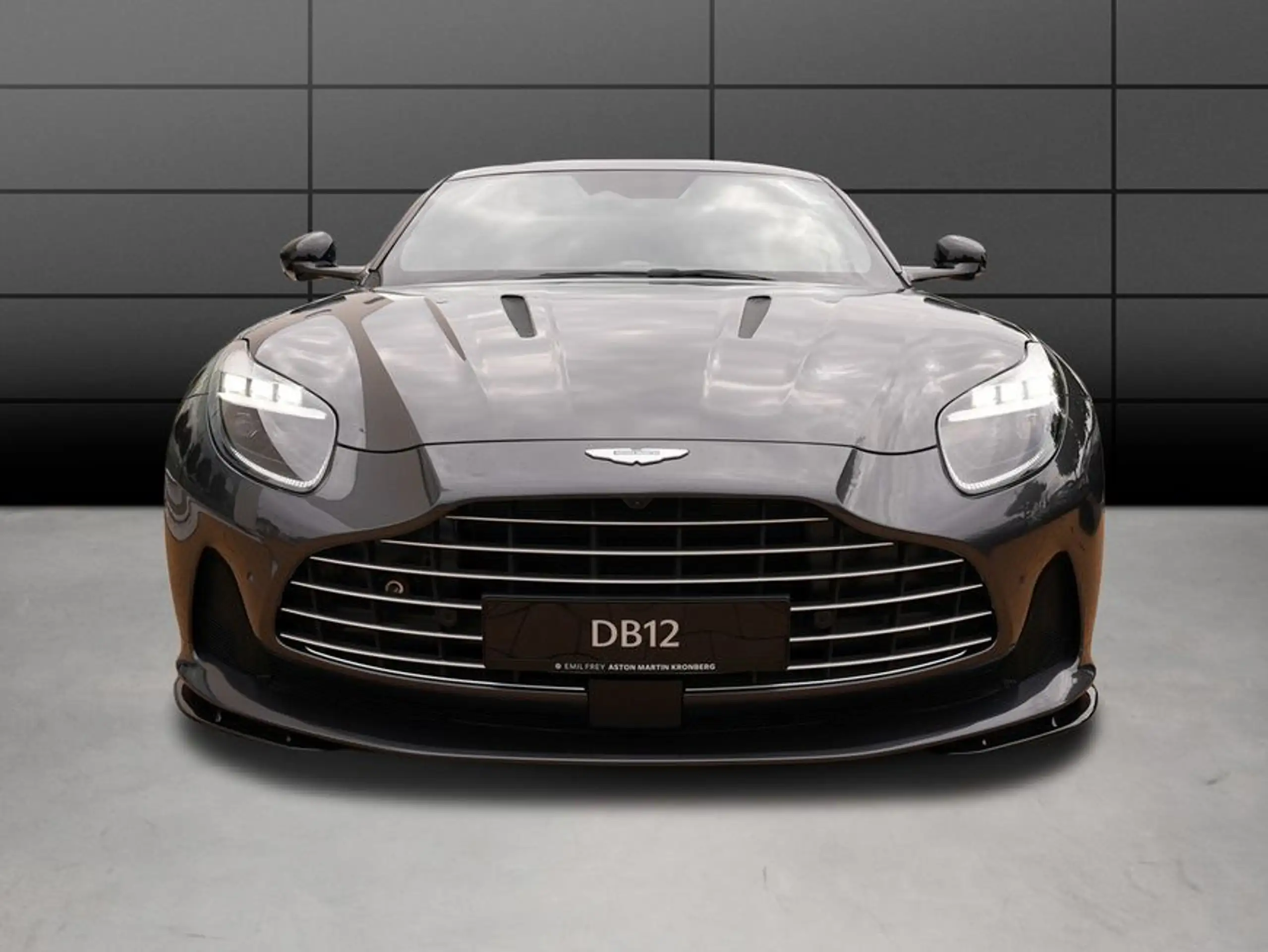 Aston Martin - DB12