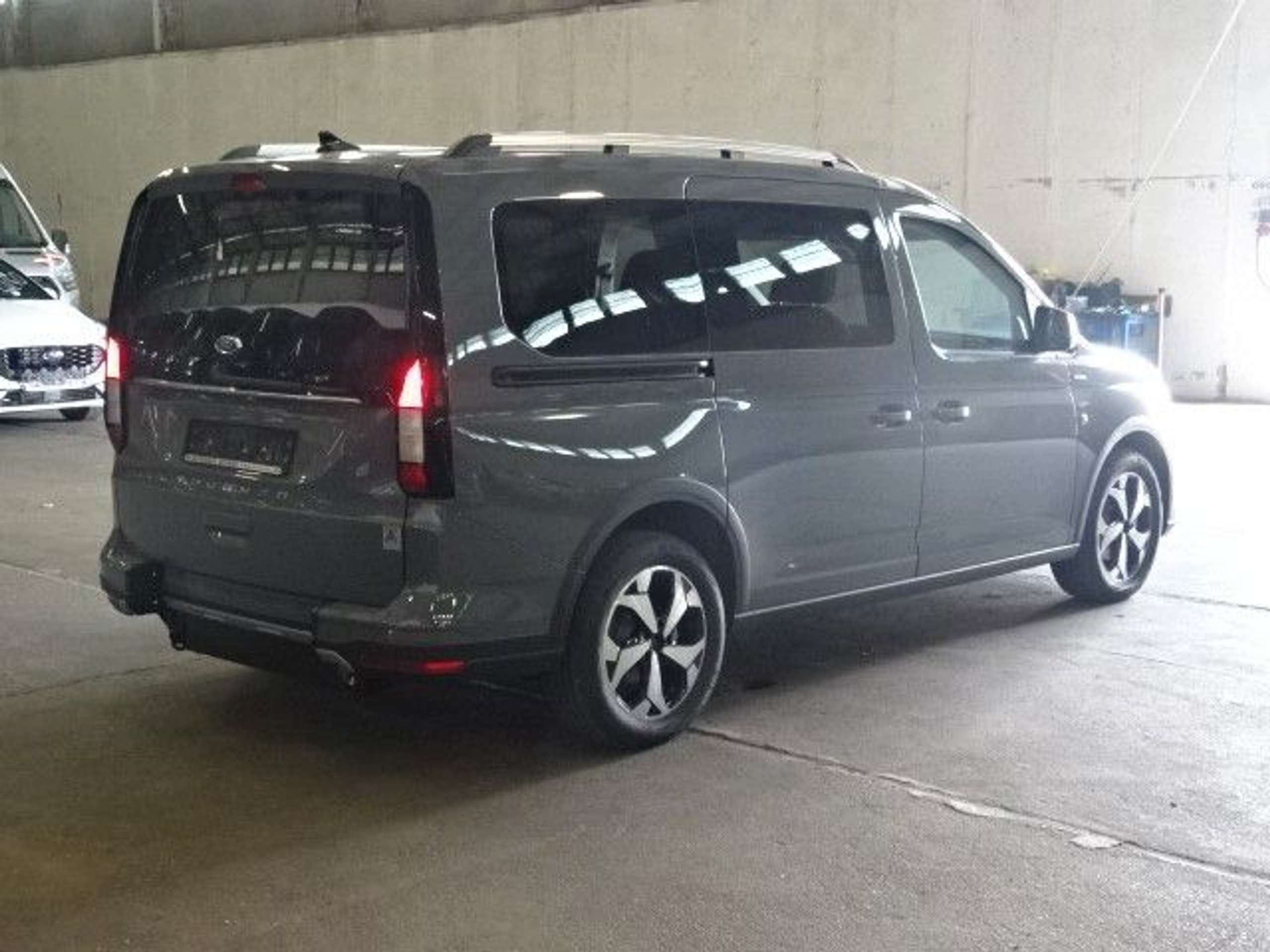 Ford - Grand Tourneo