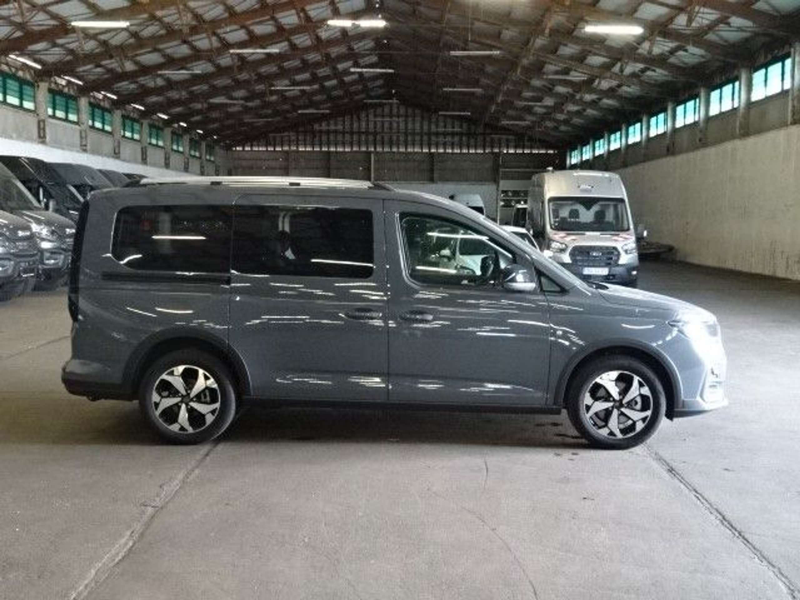 Ford - Grand Tourneo