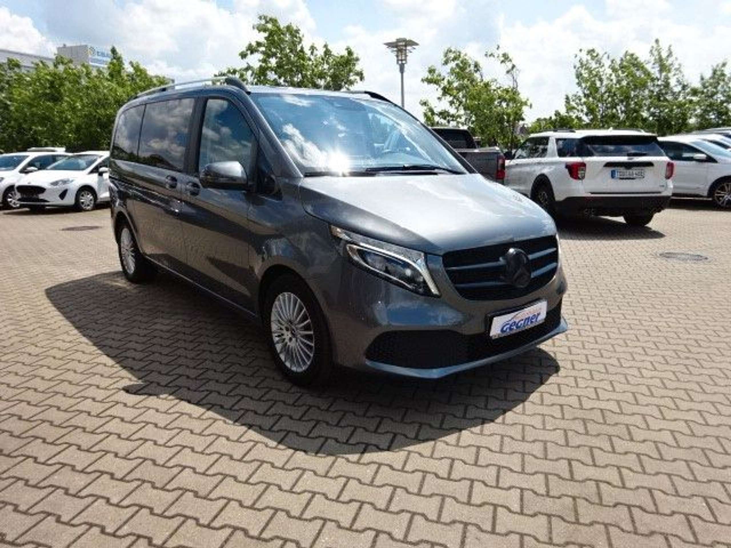 Mercedes-Benz - V 300