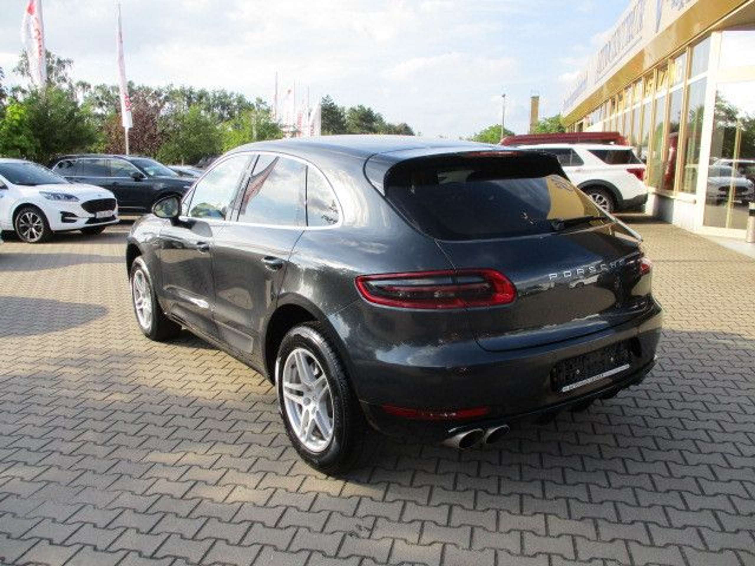 Porsche - Macan