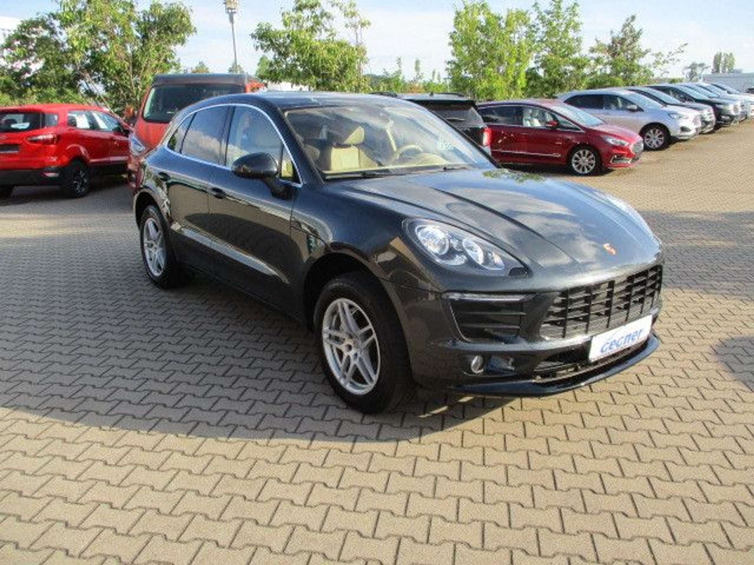 Porsche - Macan