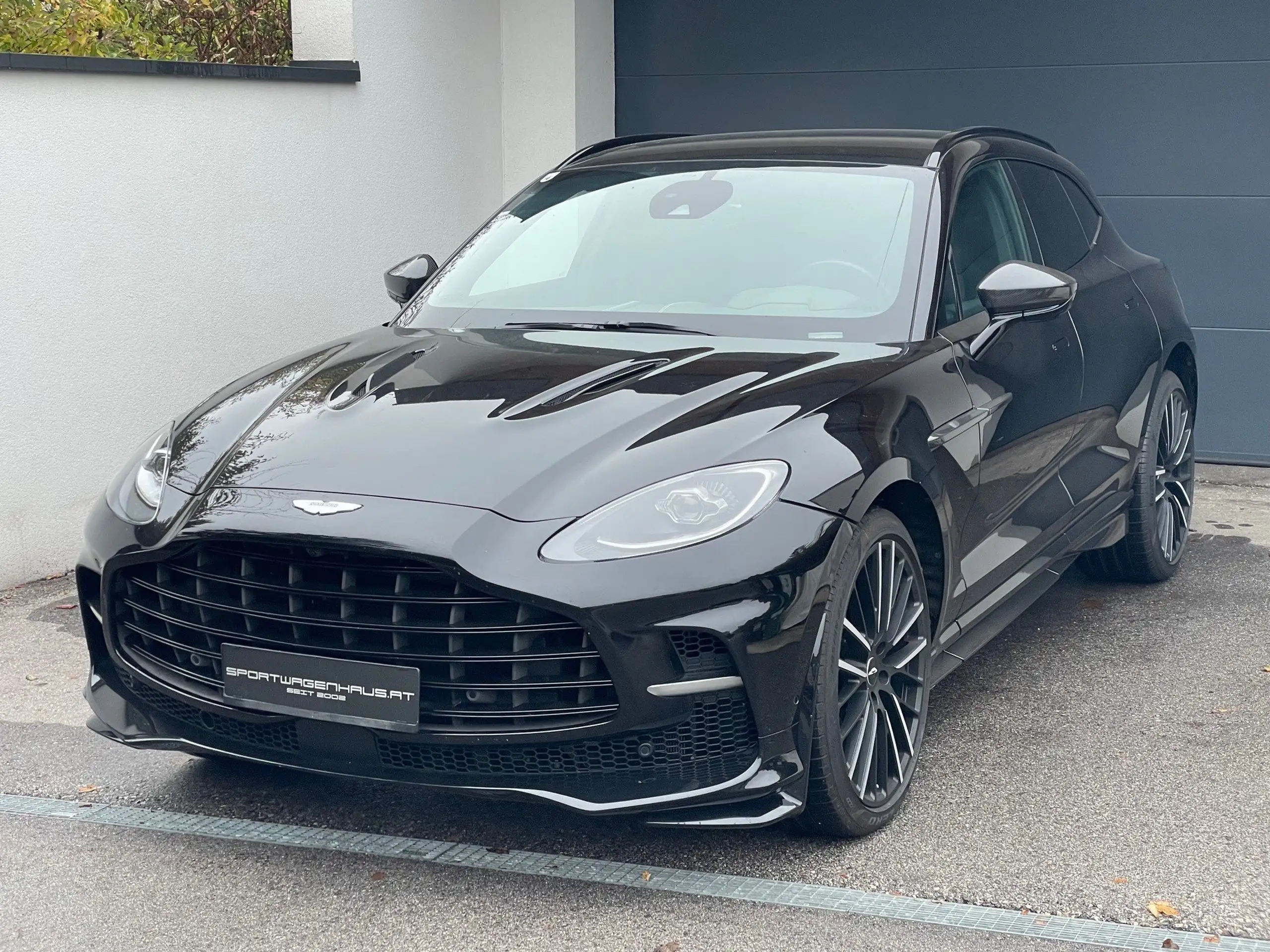 Aston Martin - DBX