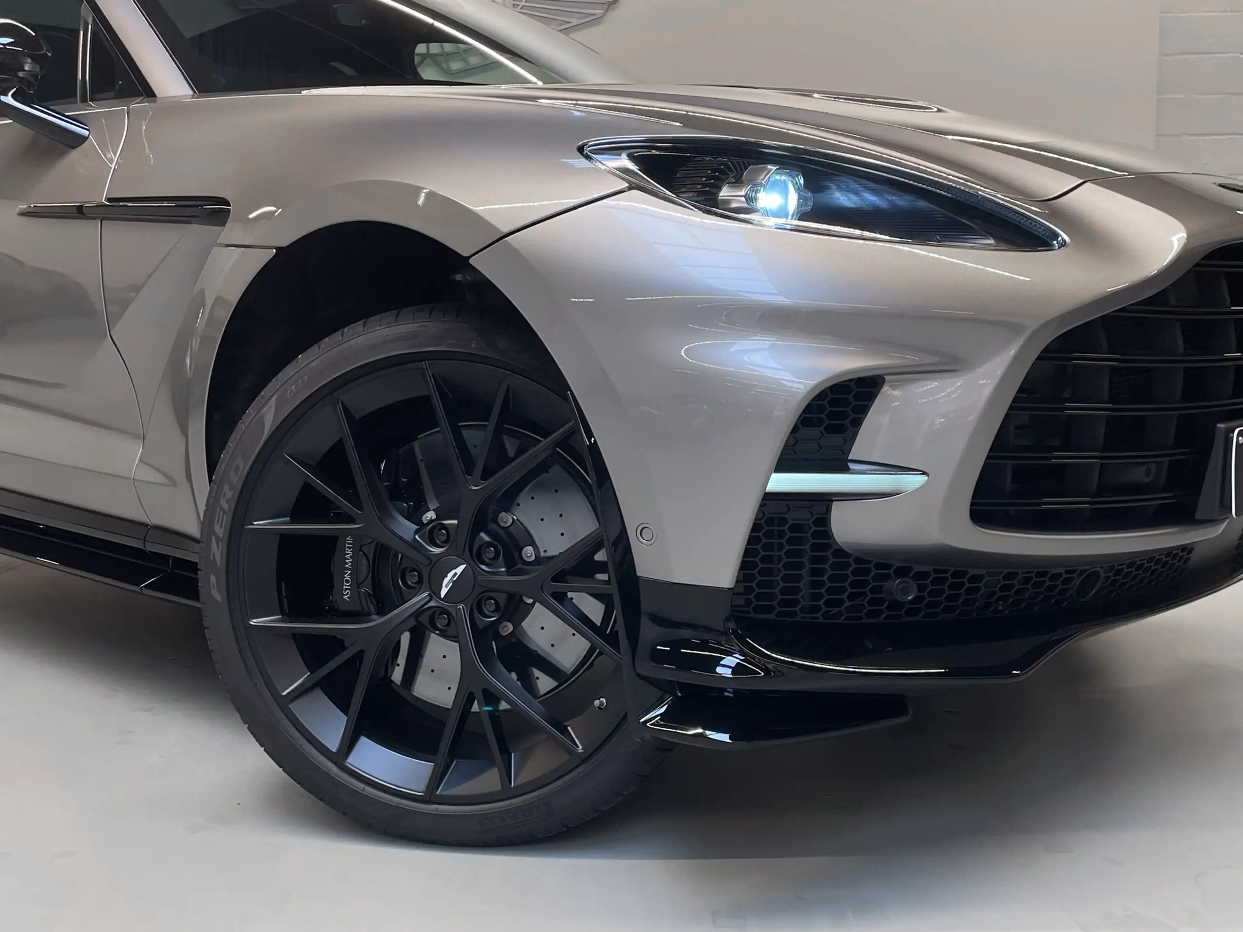 Aston Martin - DBX