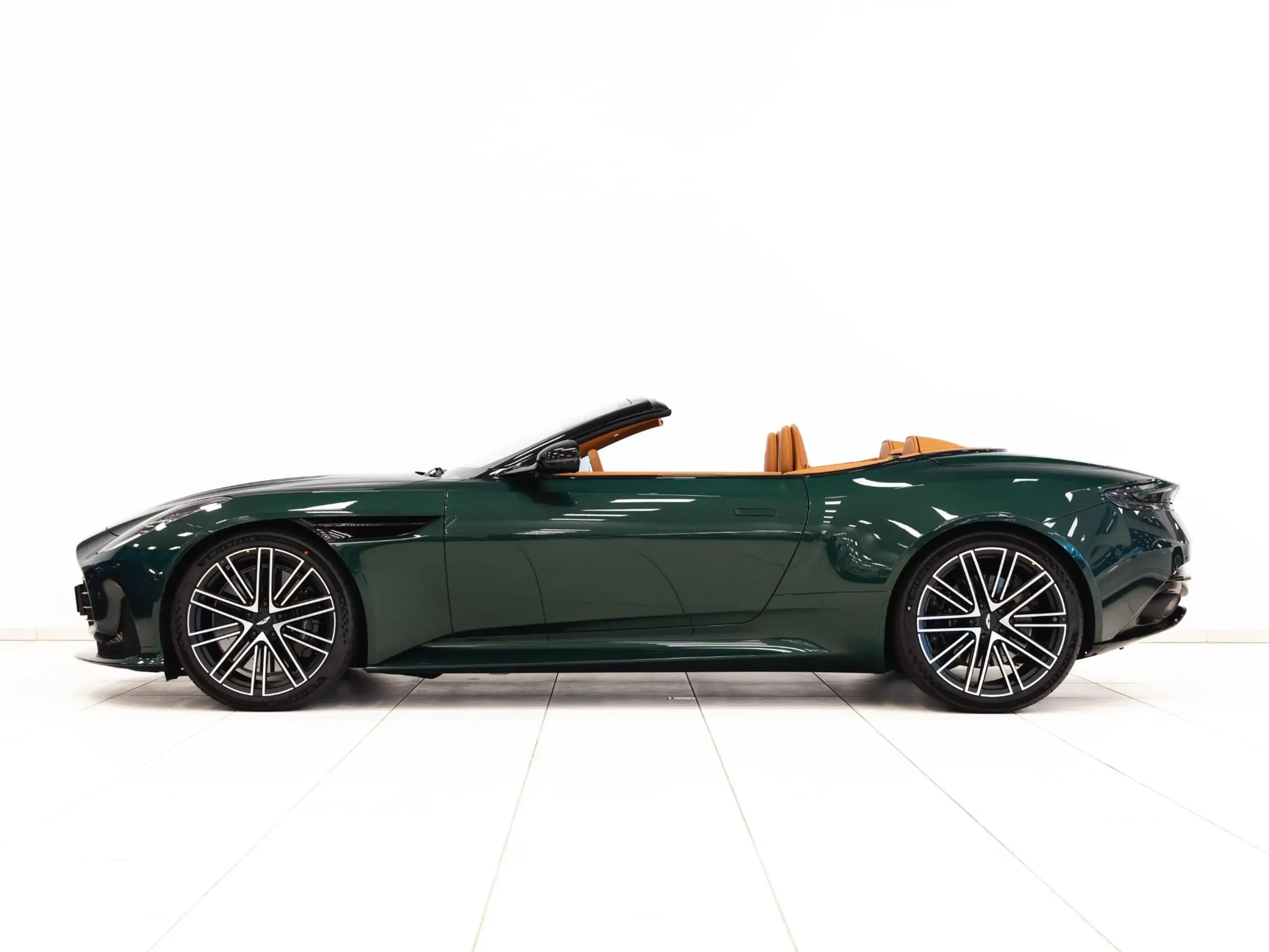 Aston Martin - DB12