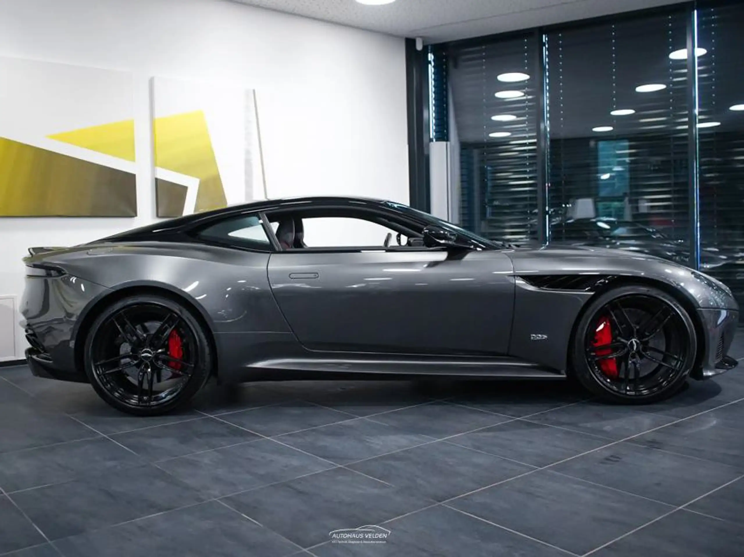 Aston Martin - DBS