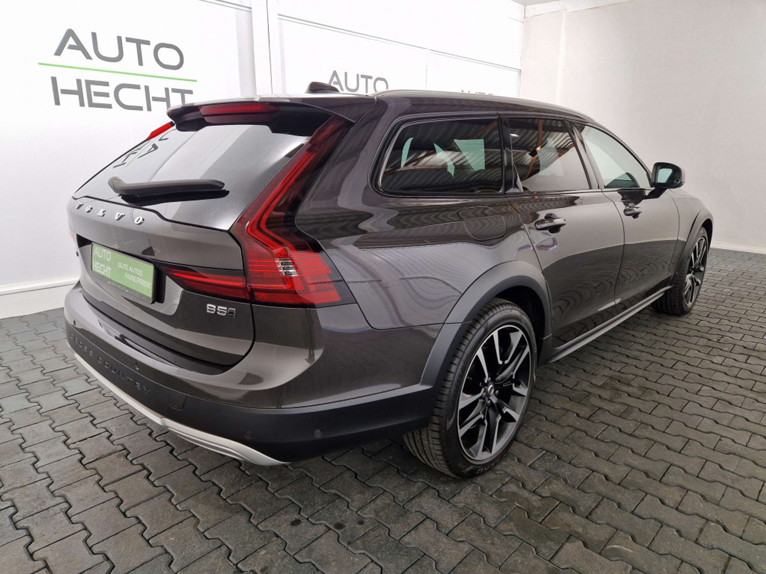 Volvo - V90 Cross Country