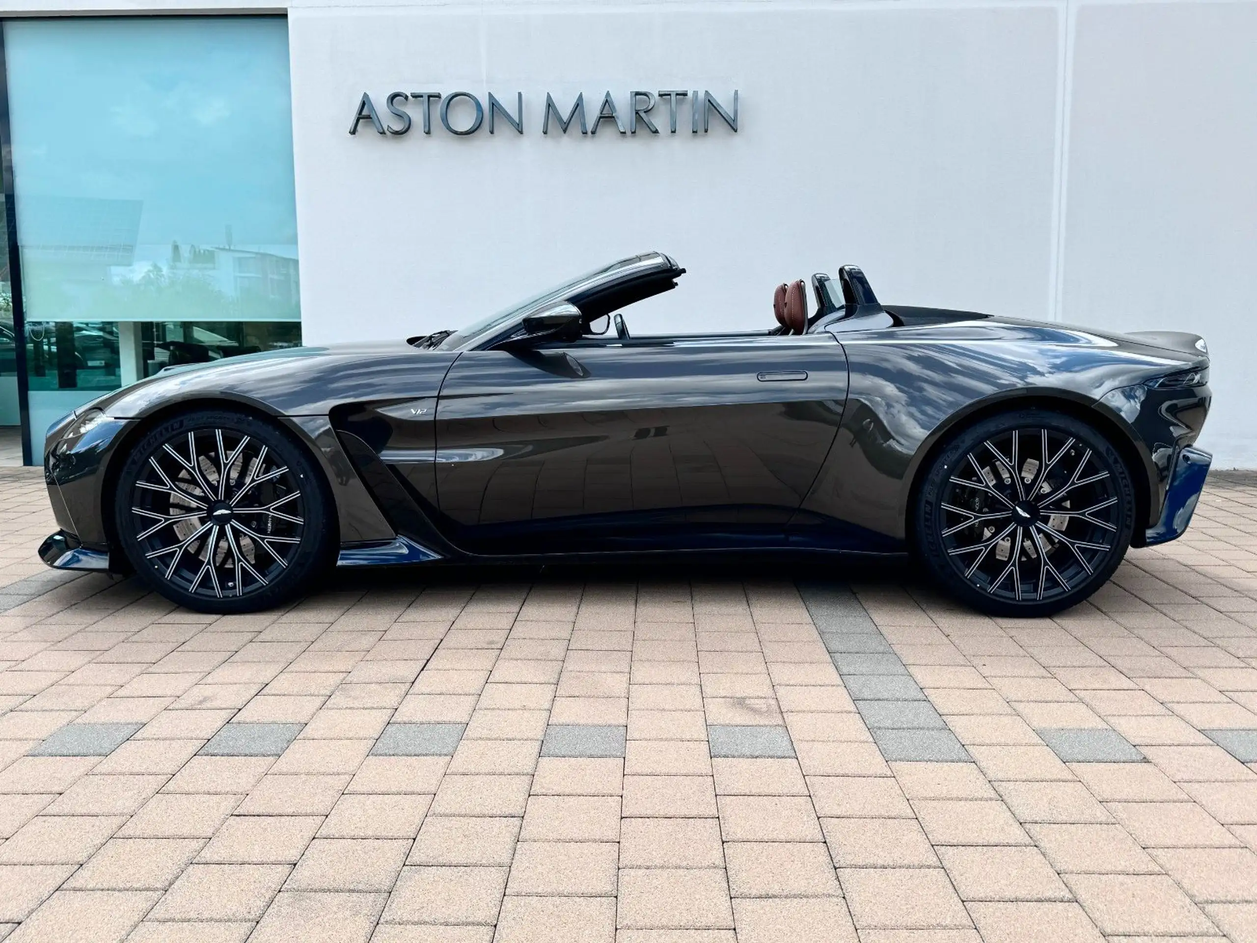 Aston Martin - Vantage