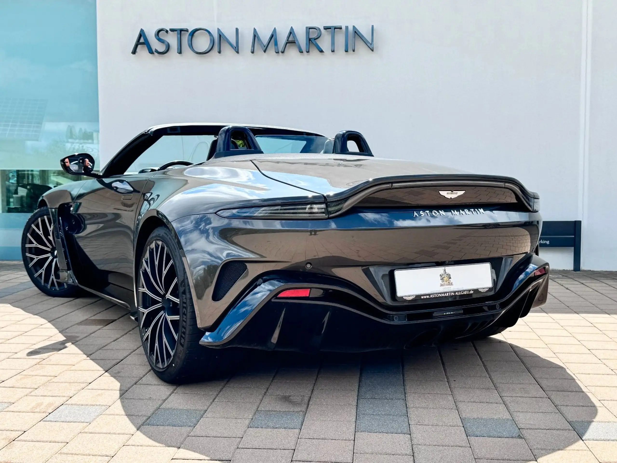 Aston Martin - Vantage