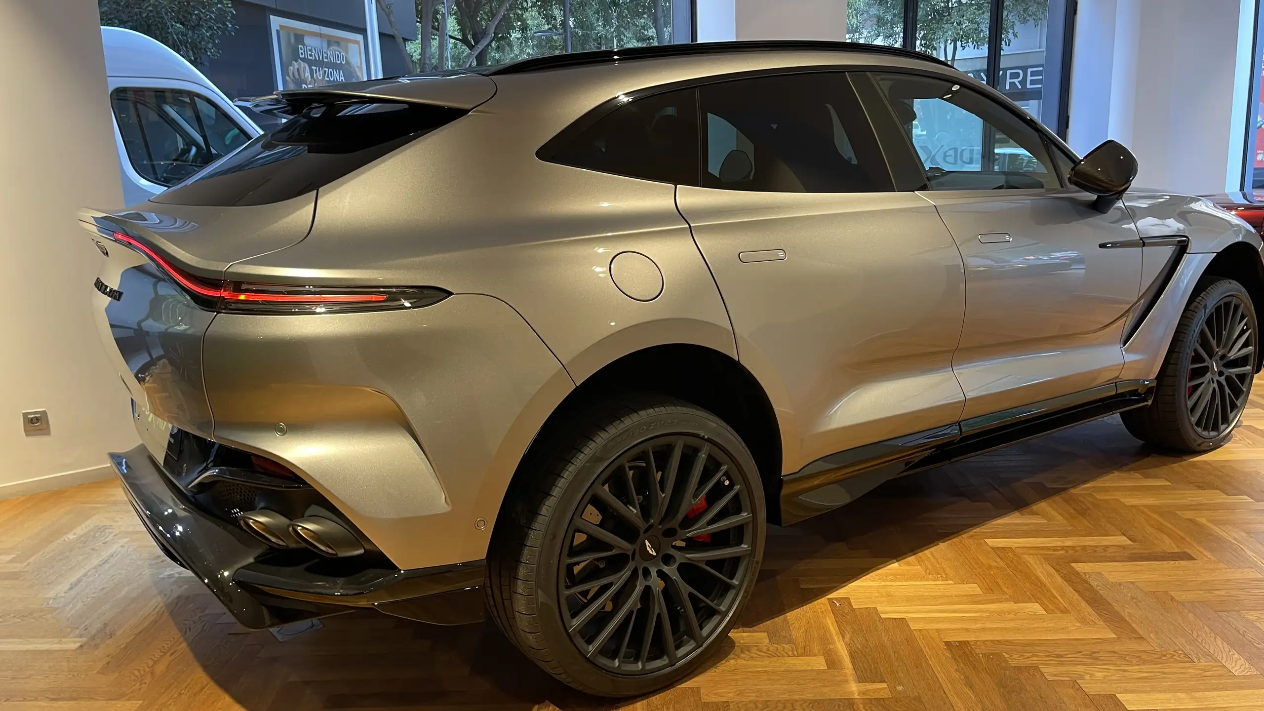 Aston Martin - DBX