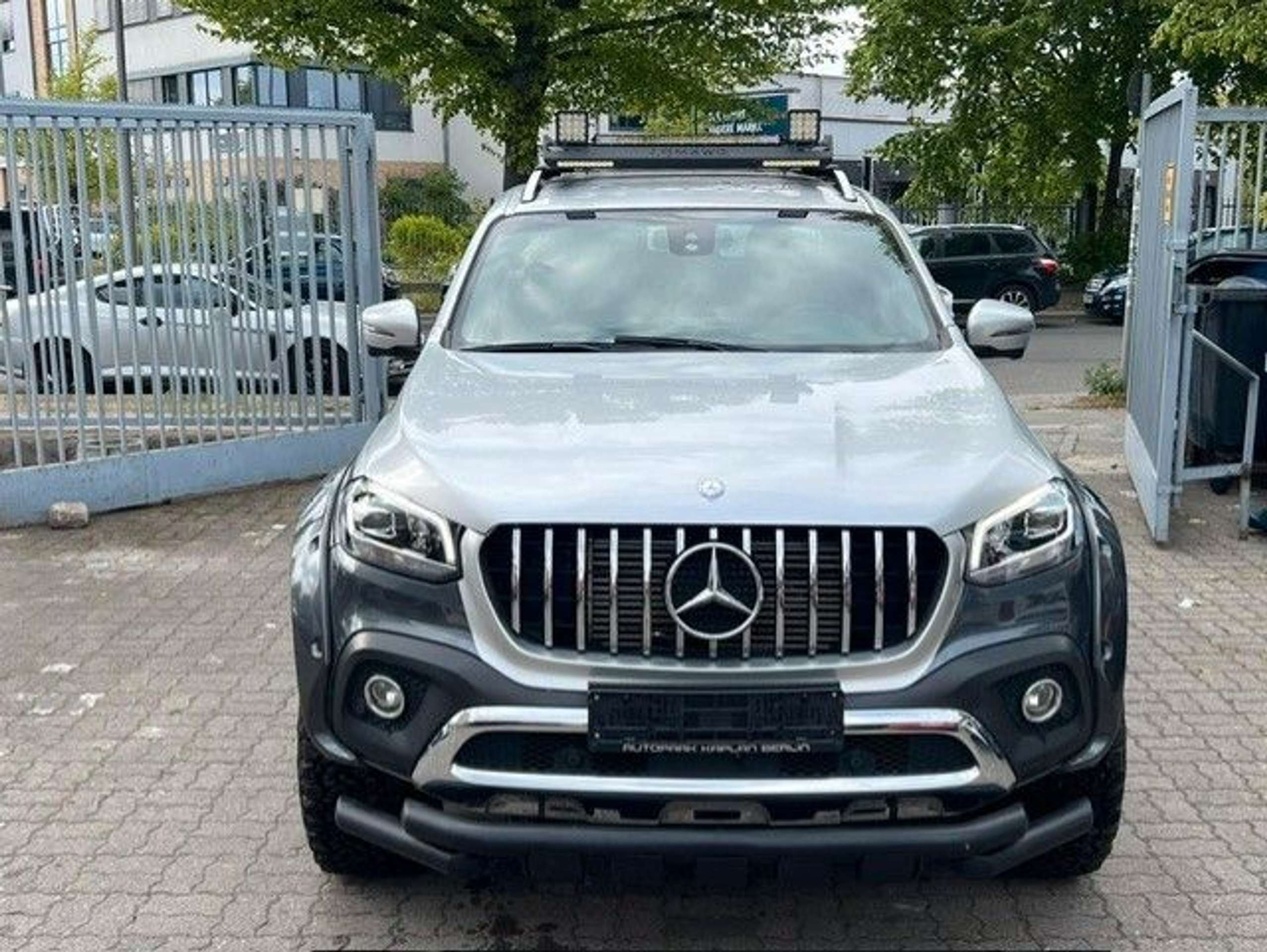 Mercedes-Benz - X 350