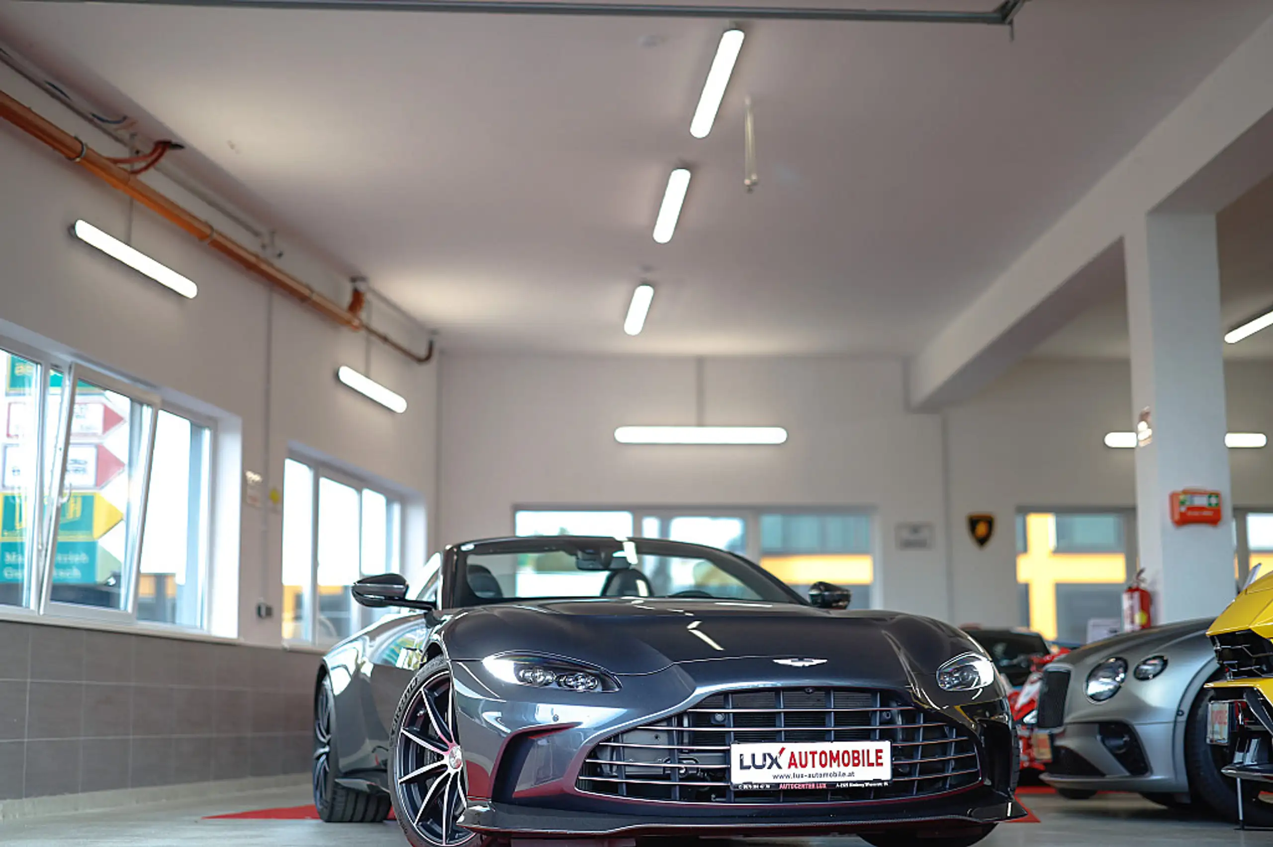 Aston Martin - Vantage