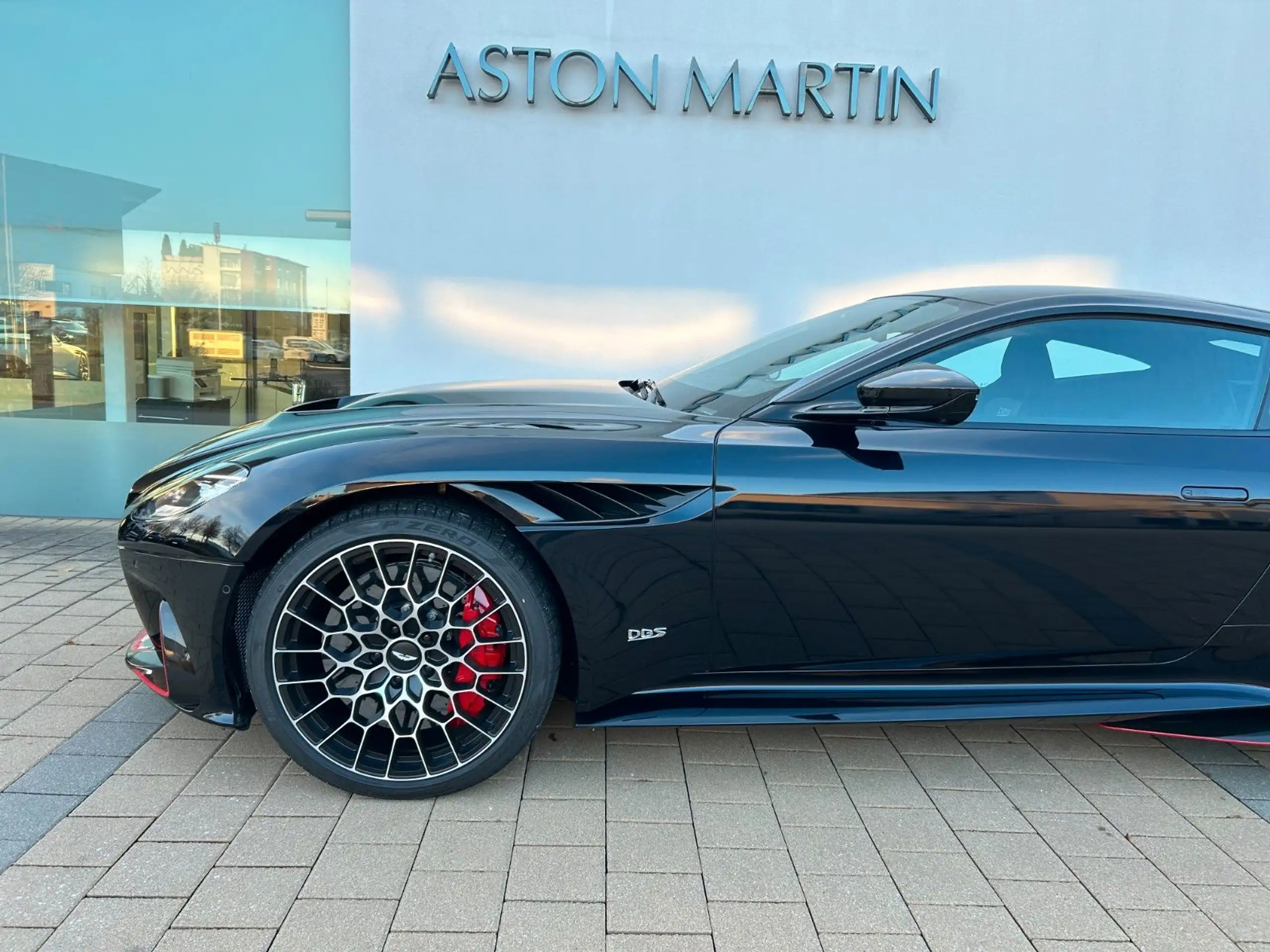 Aston Martin - DBS