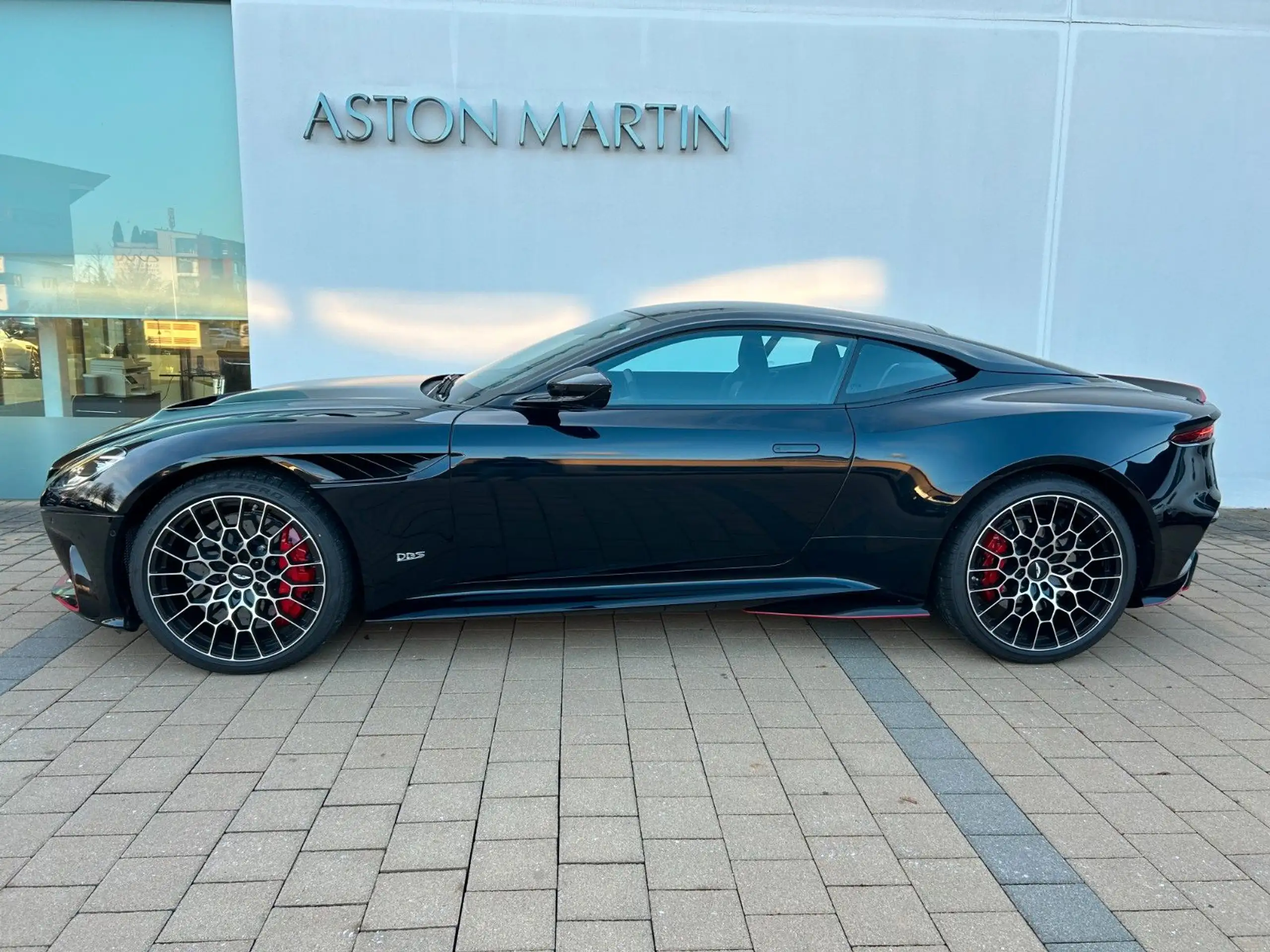 Aston Martin - DBS