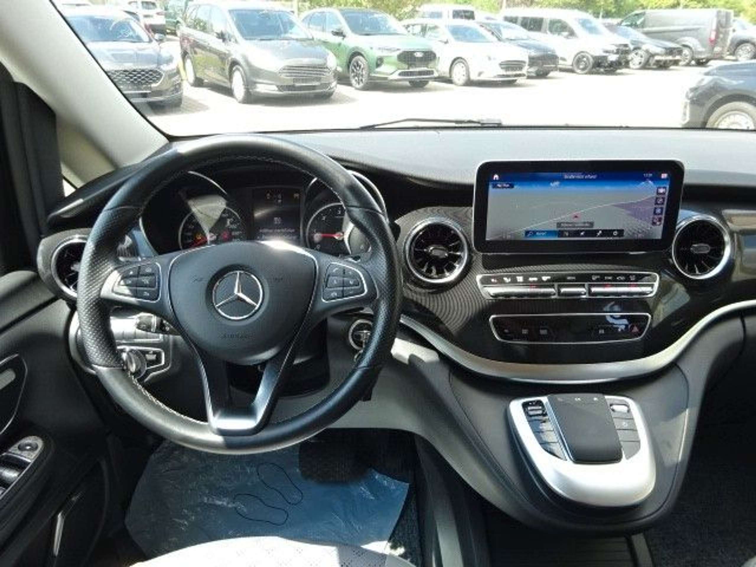 Mercedes-Benz - V 300