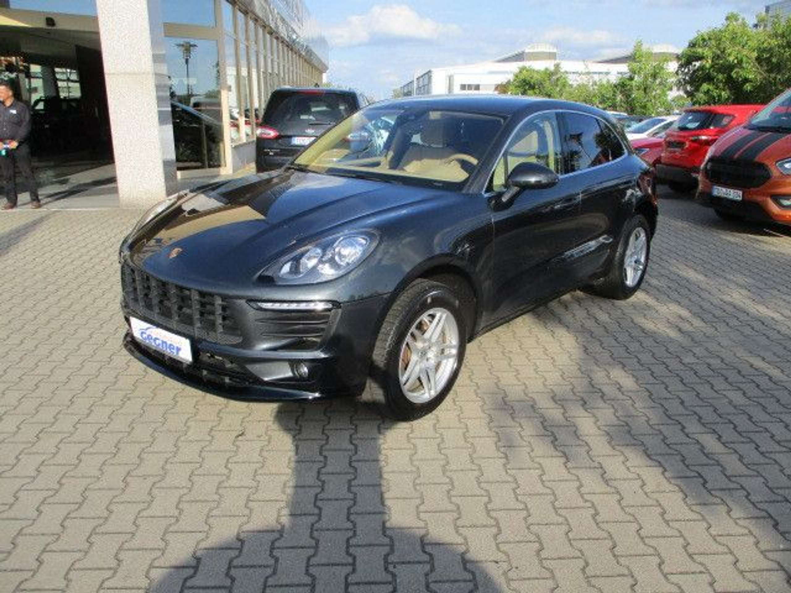 Porsche - Macan