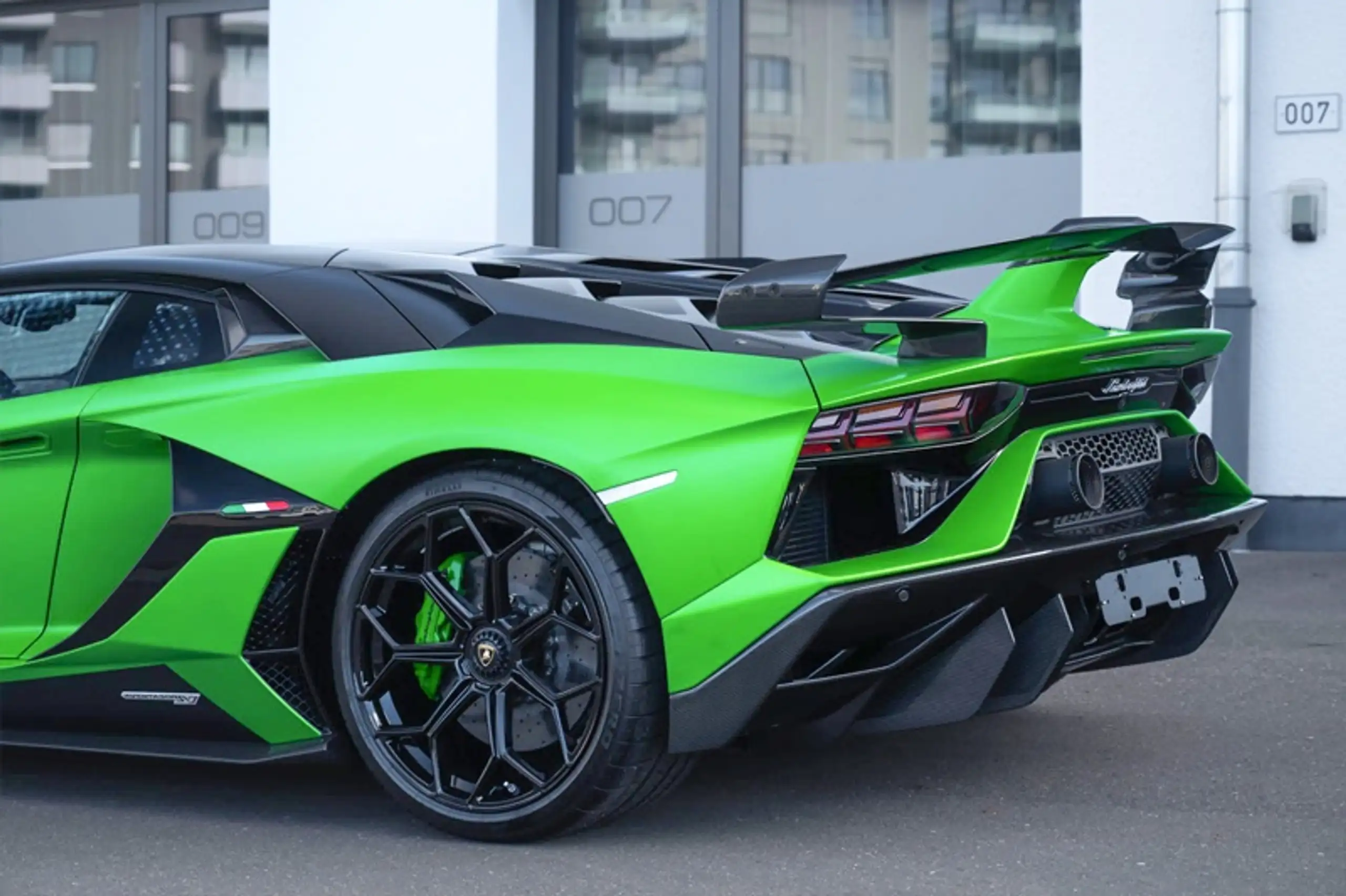 Lamborghini - Aventador