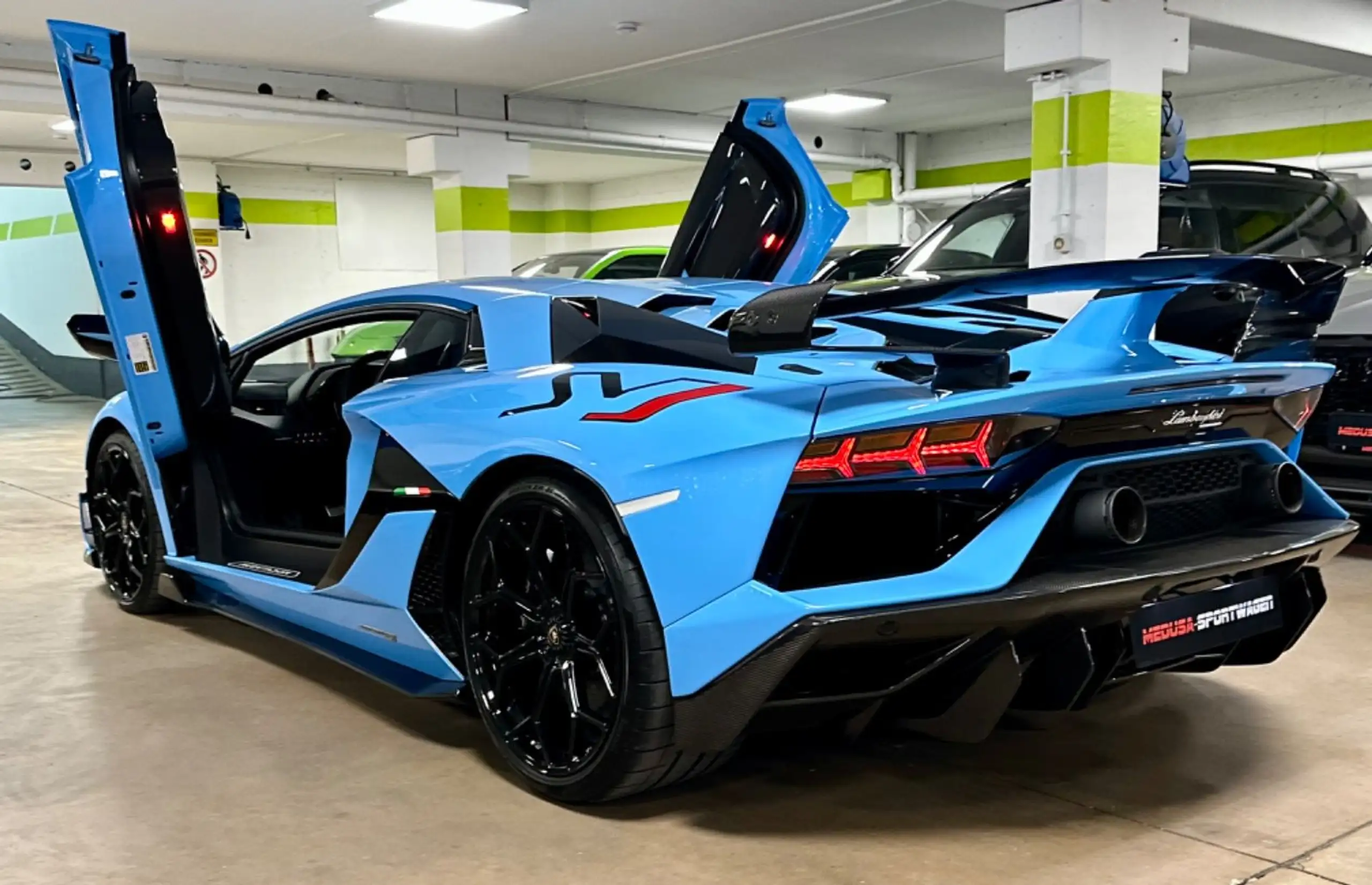 Lamborghini - Aventador