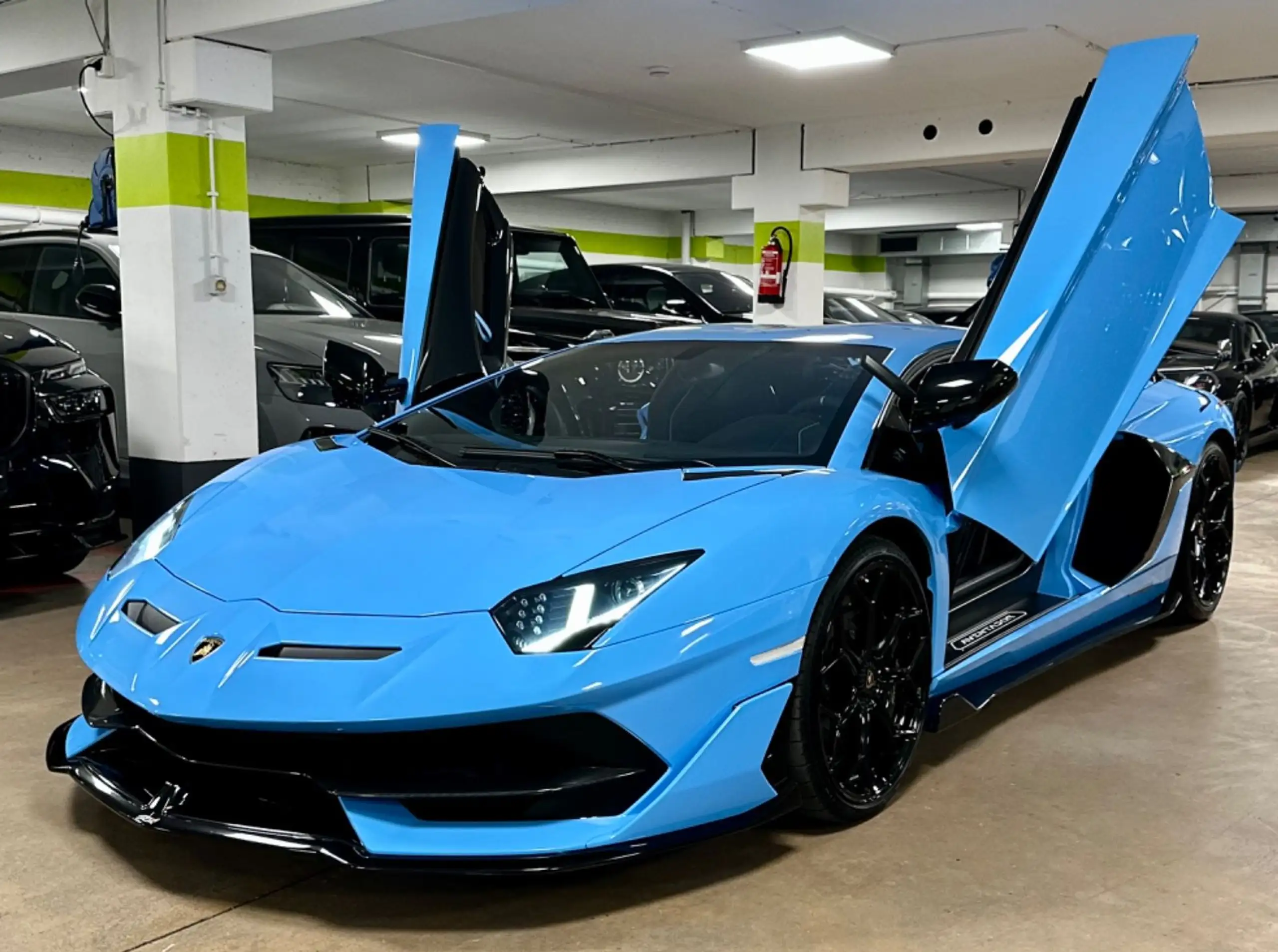 Lamborghini - Aventador