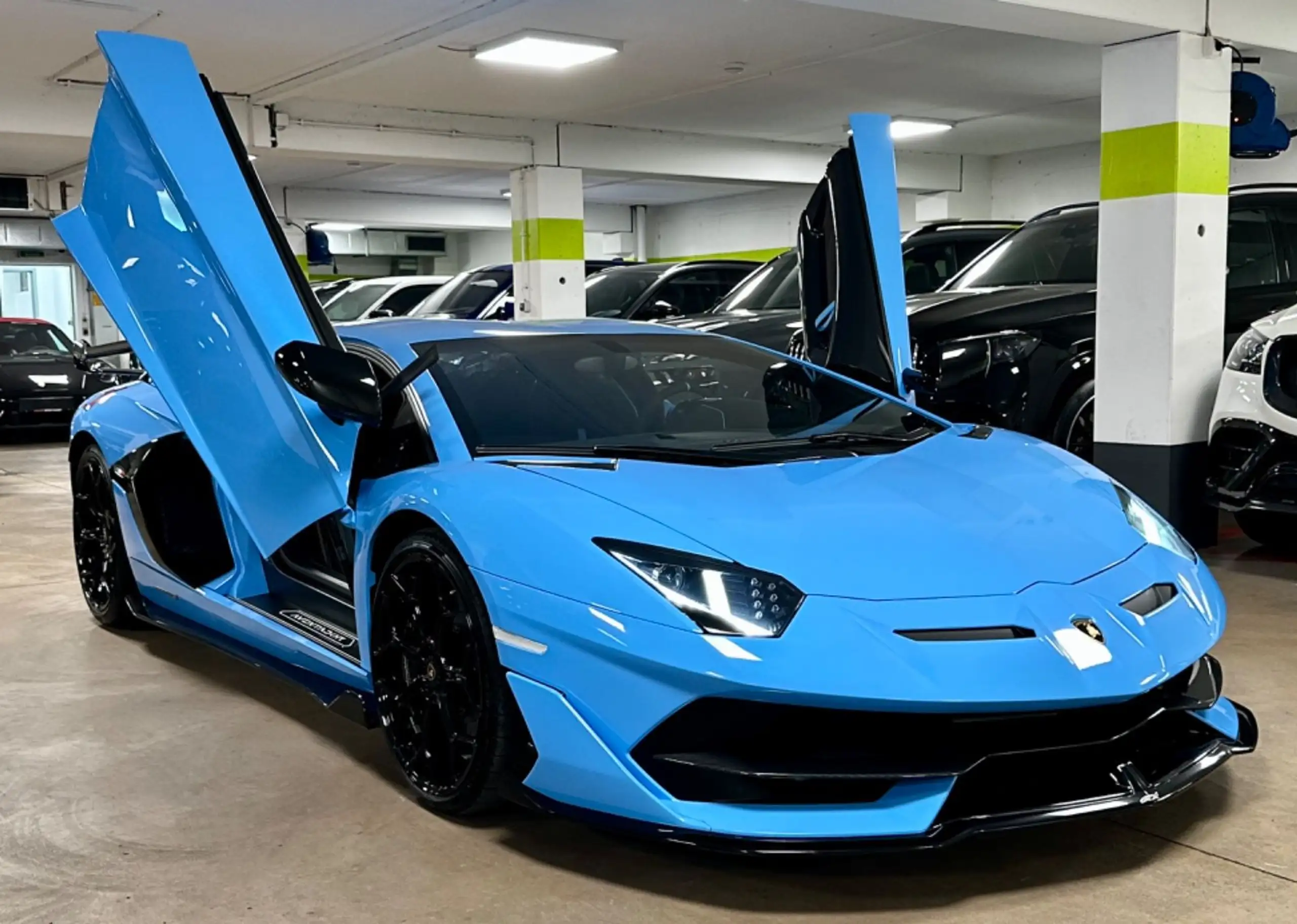 Lamborghini - Aventador