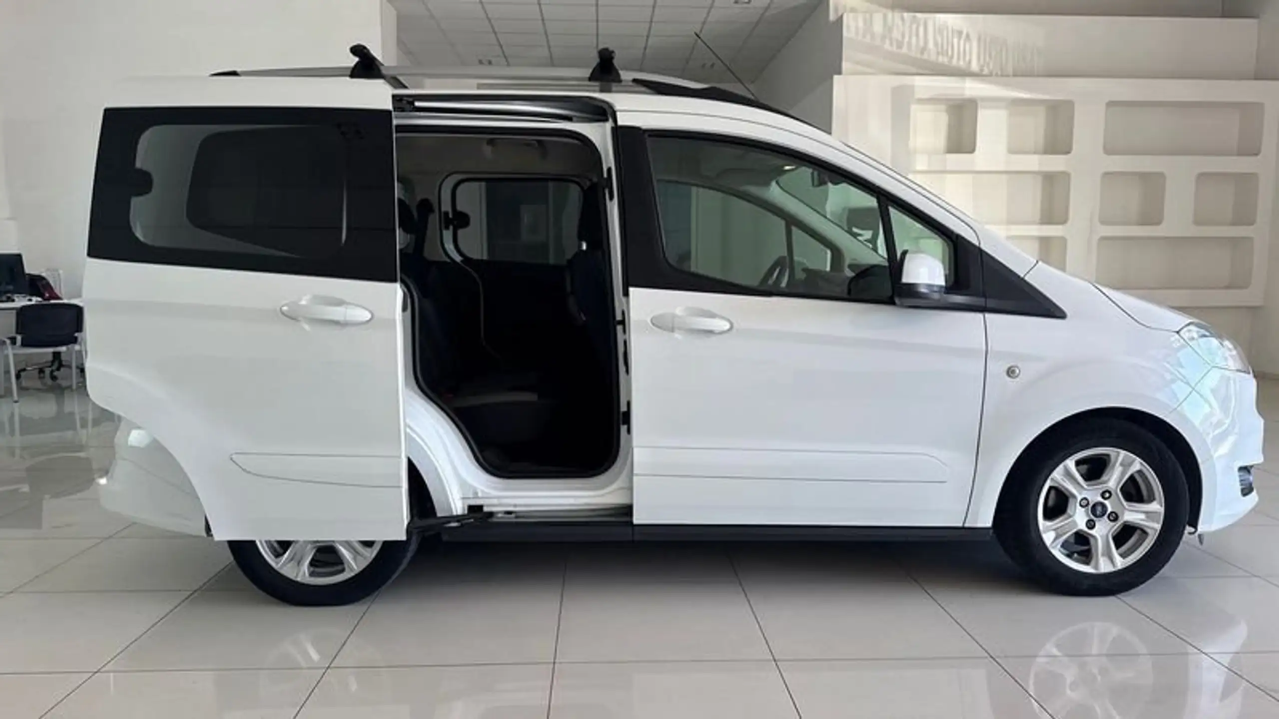 Ford - Tourneo Courier