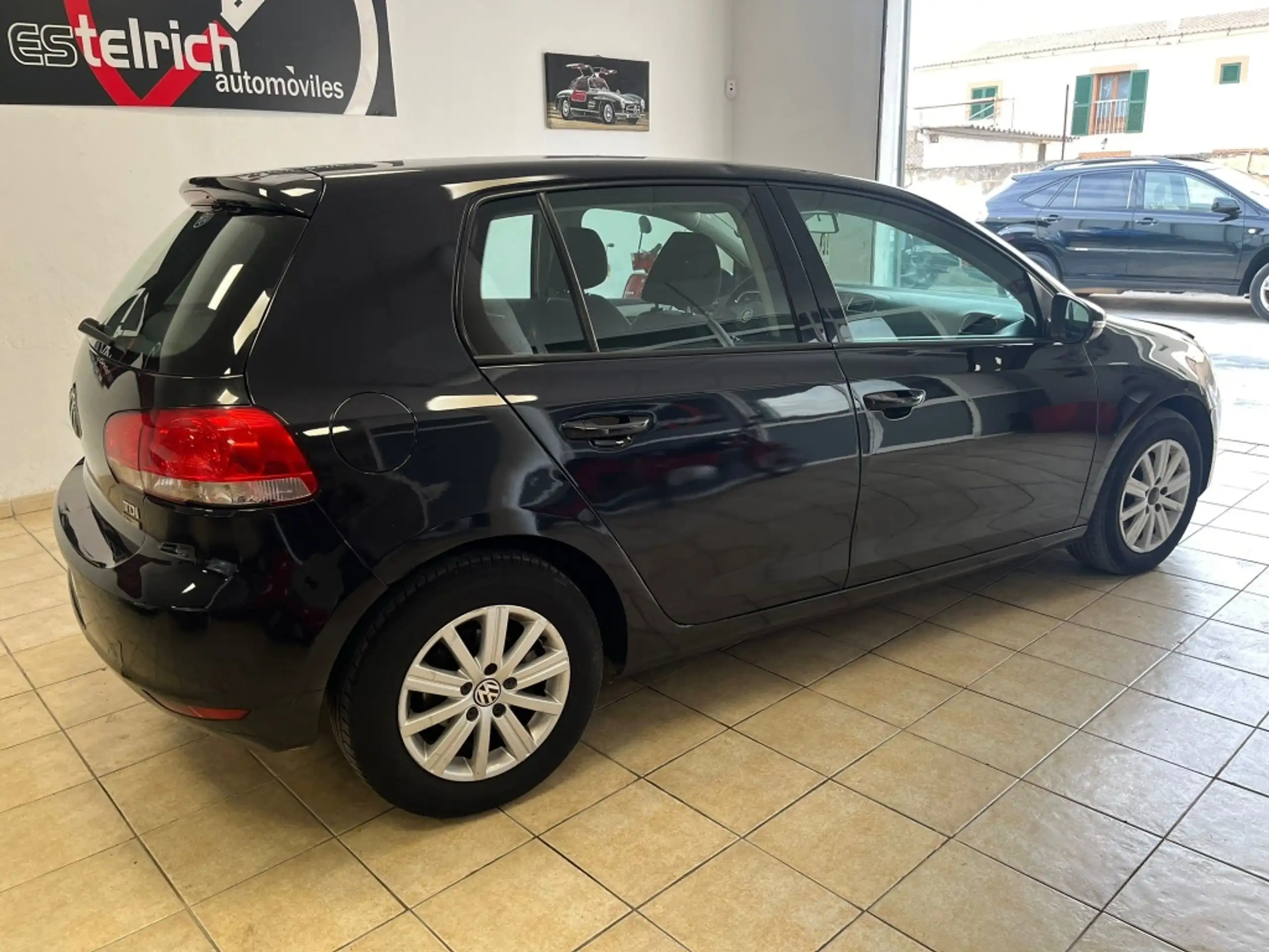 Volkswagen - Golf