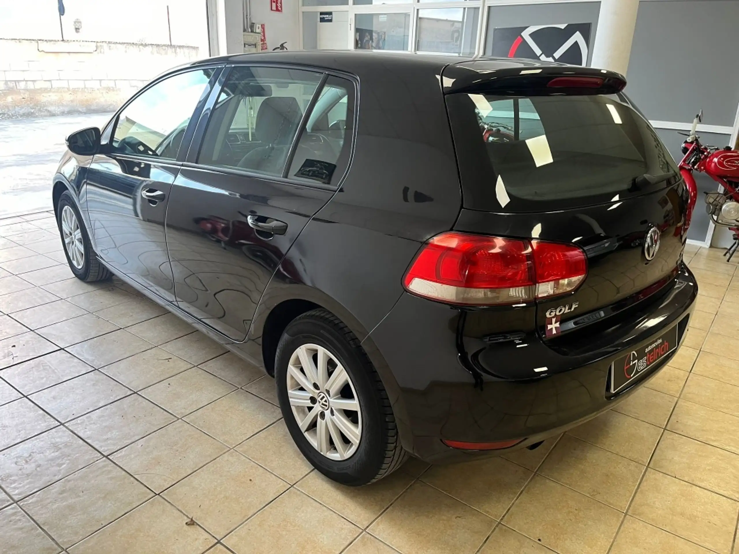 Volkswagen - Golf