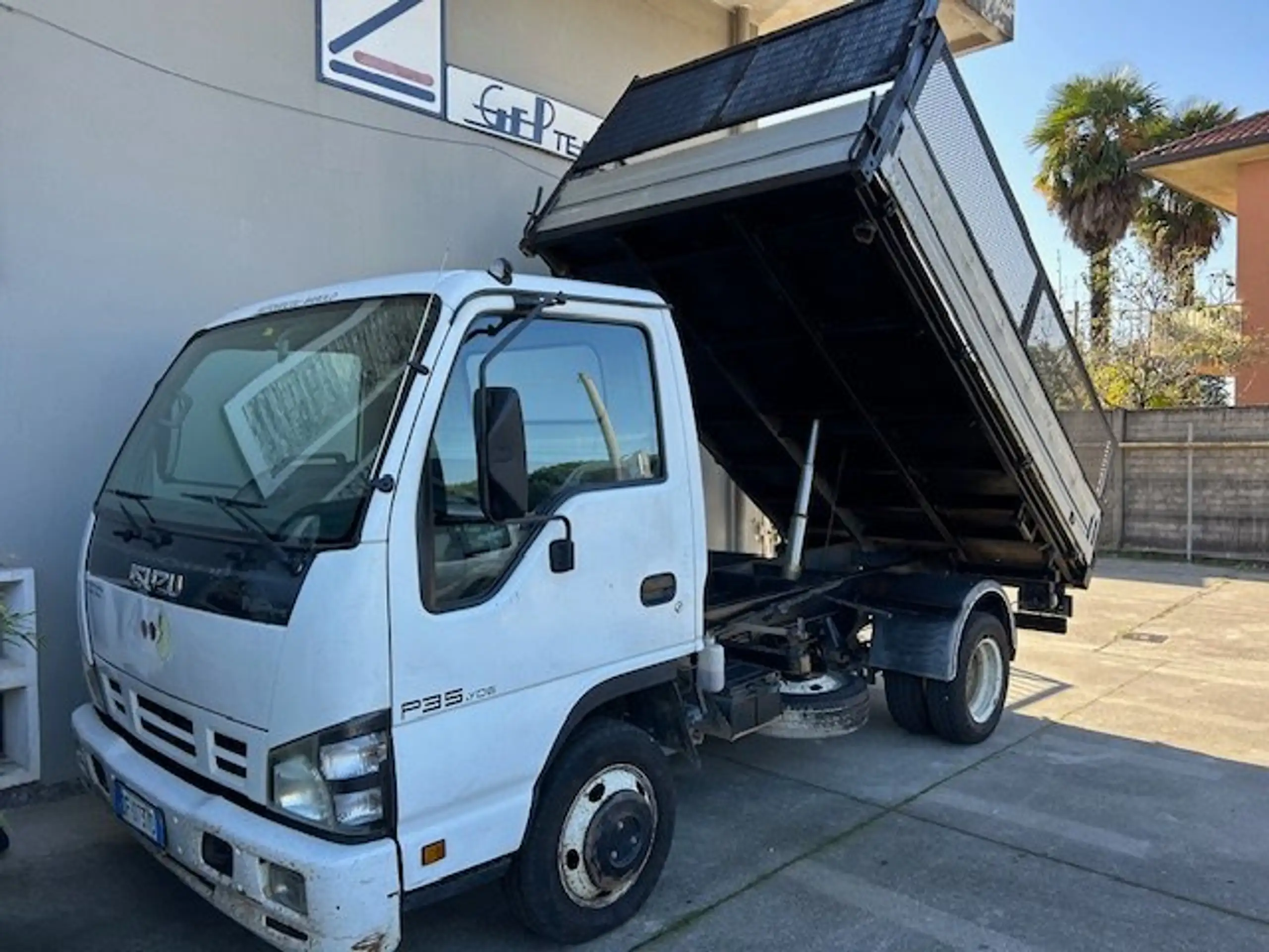 Isuzu - NPR