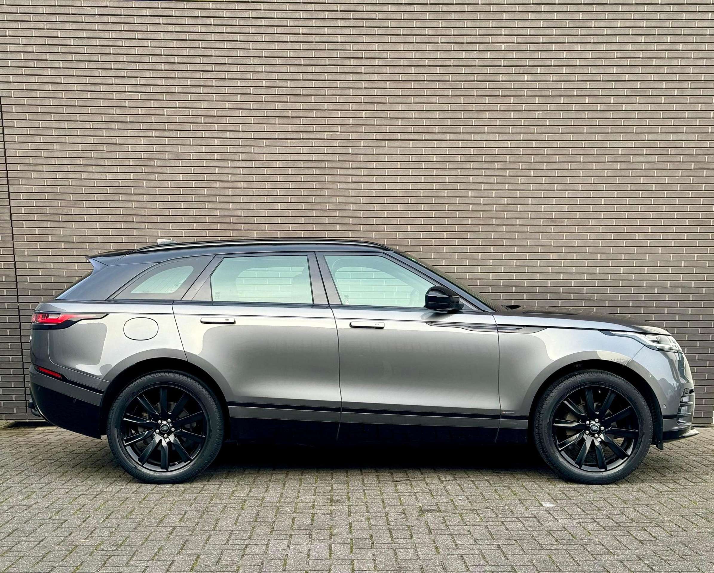 Land Rover - Range Rover Velar