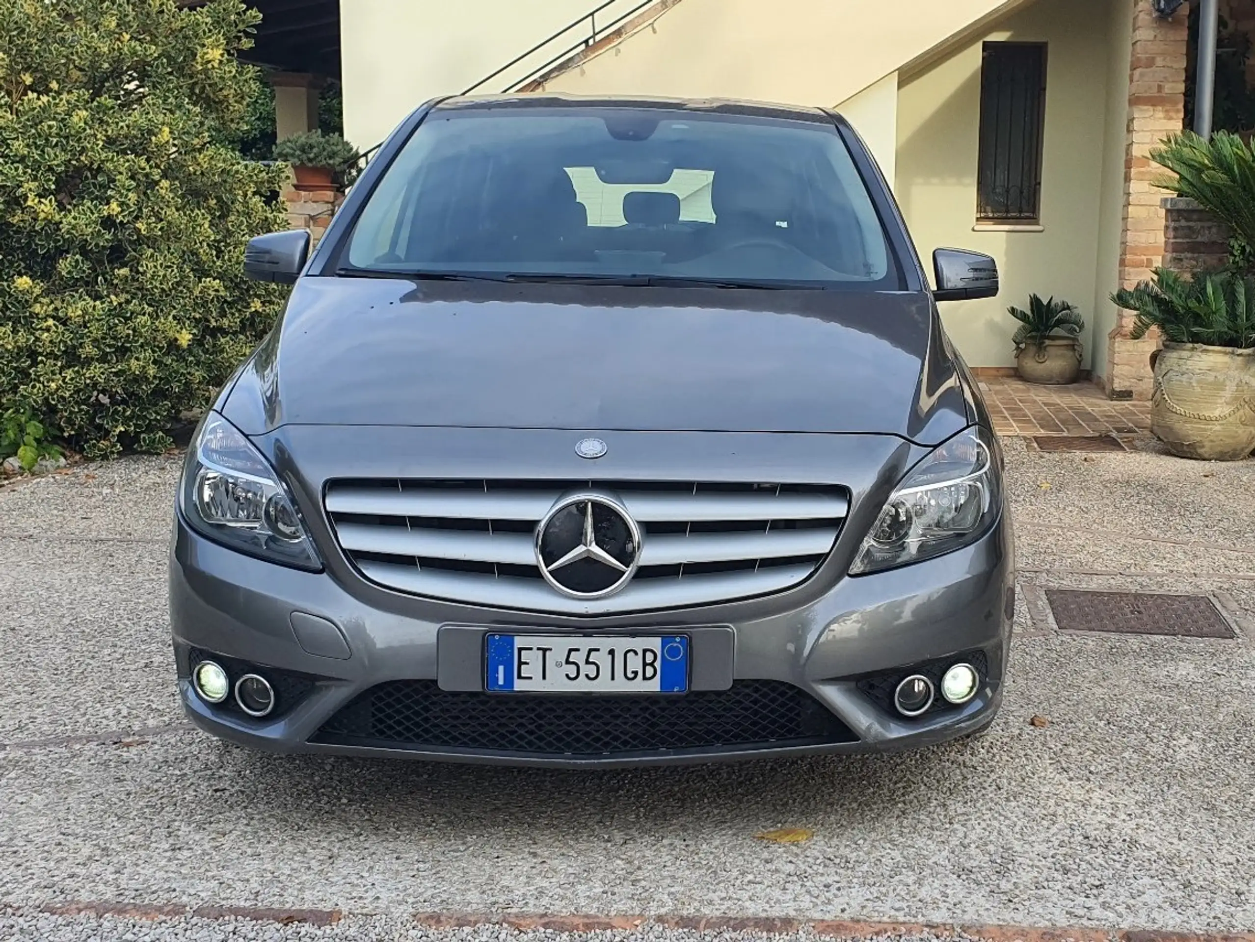 Mercedes-Benz - B 200