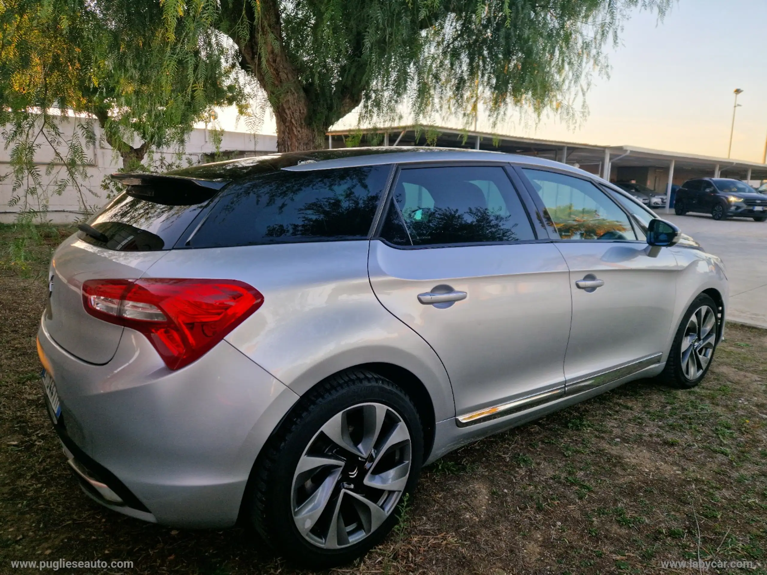 DS Automobiles - DS 5