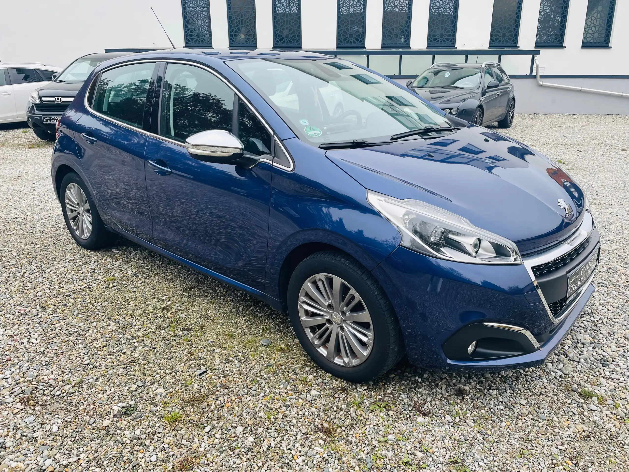 Peugeot - 208