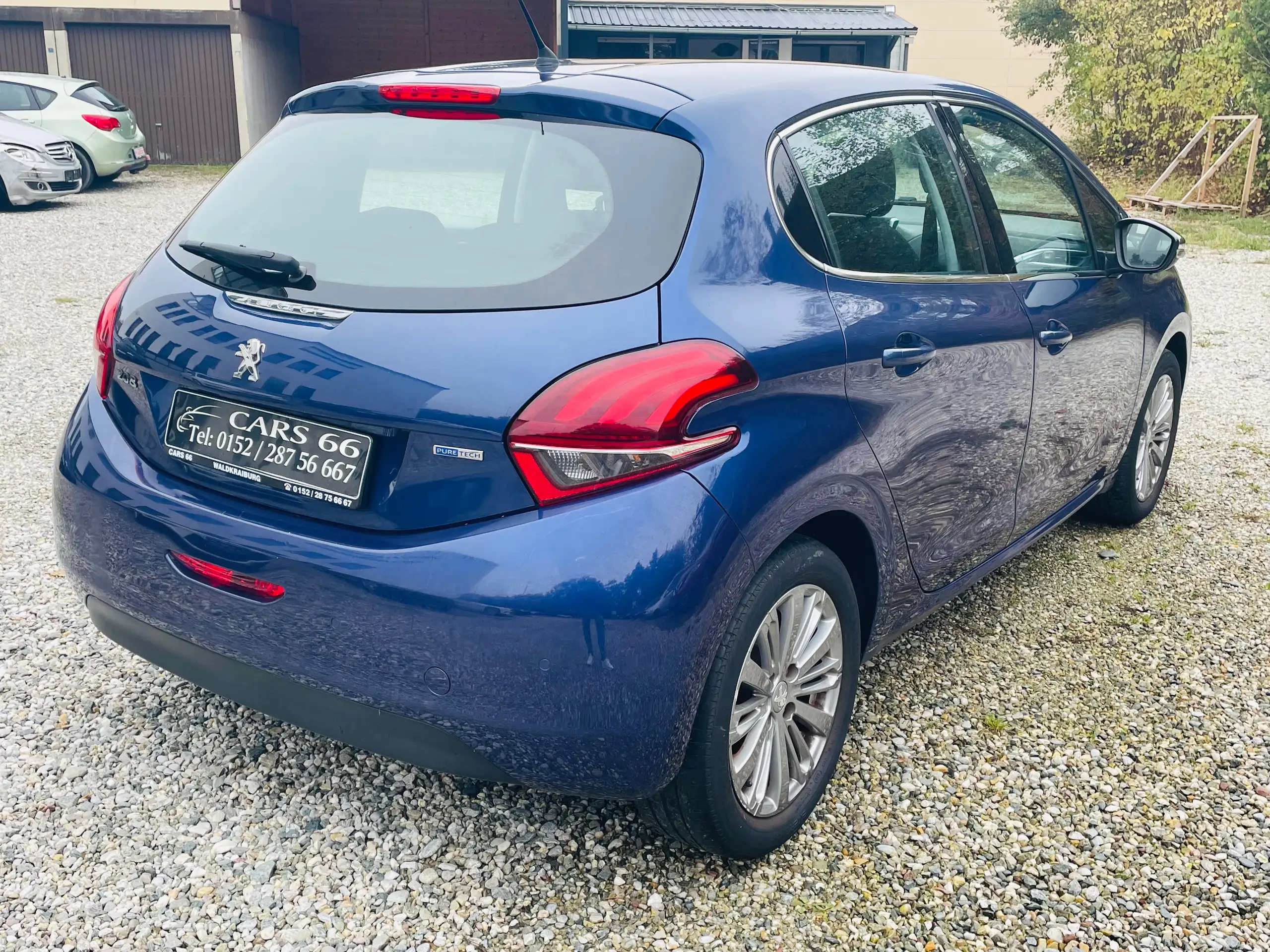 Peugeot - 208