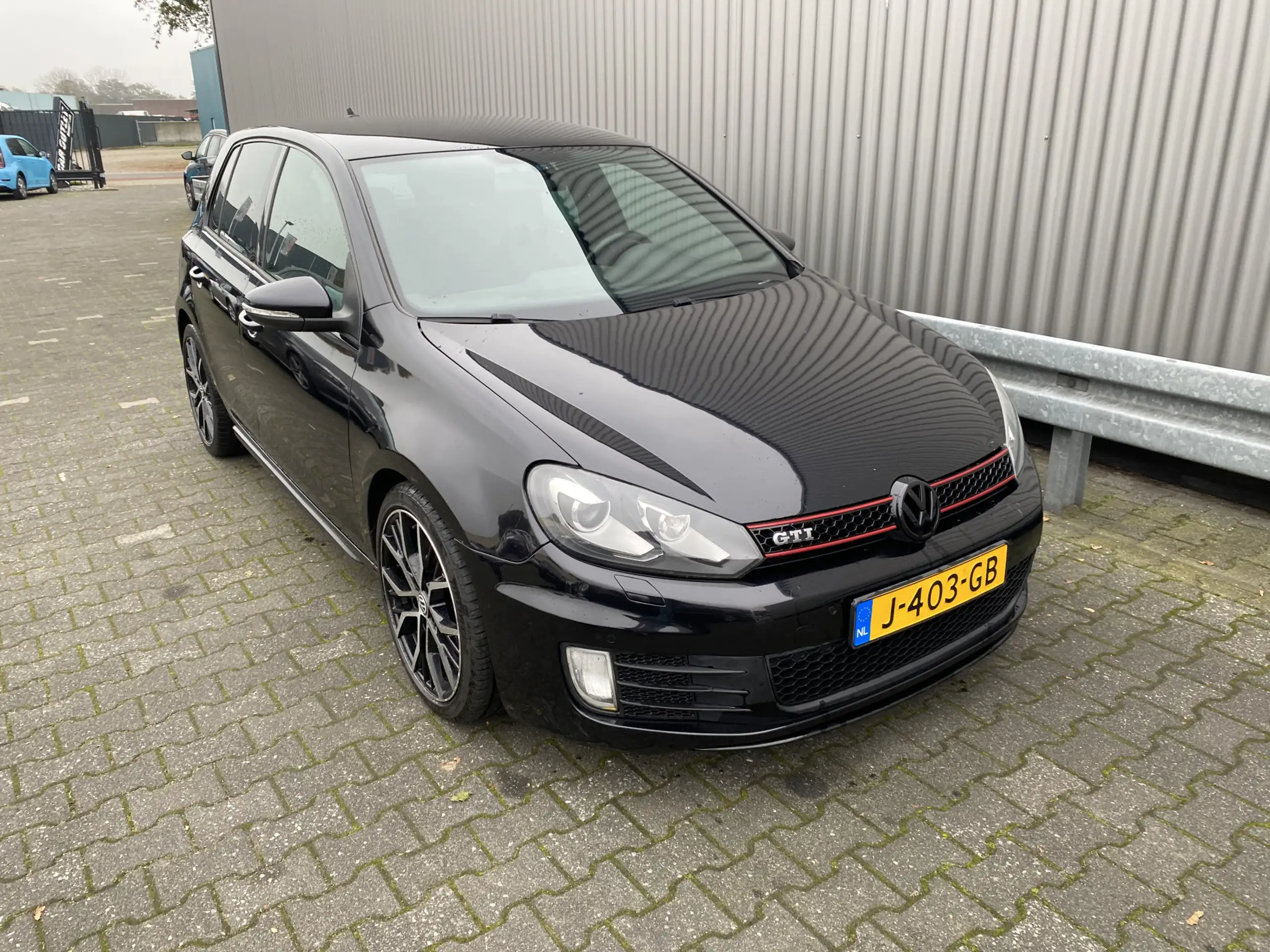 Volkswagen - Golf GTI