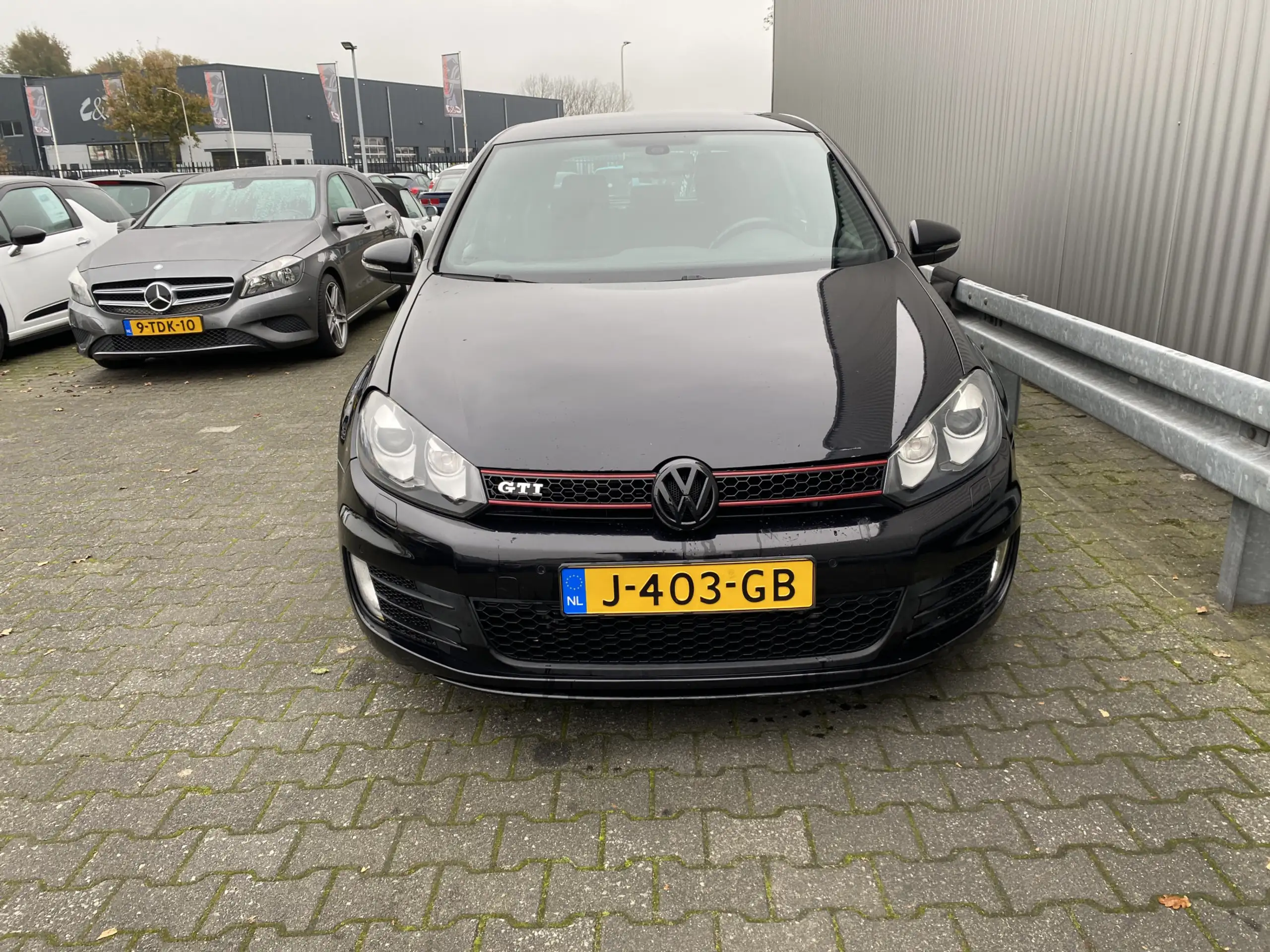 Volkswagen - Golf GTI