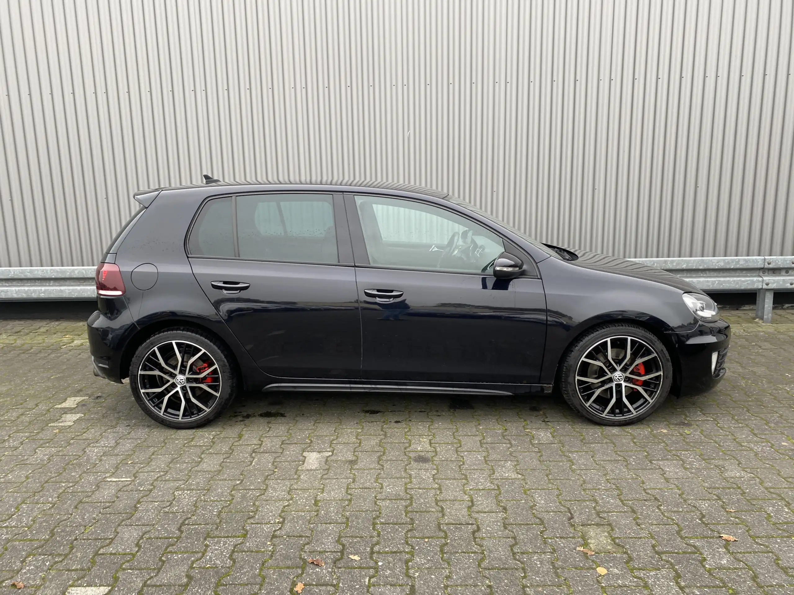 Volkswagen - Golf GTI