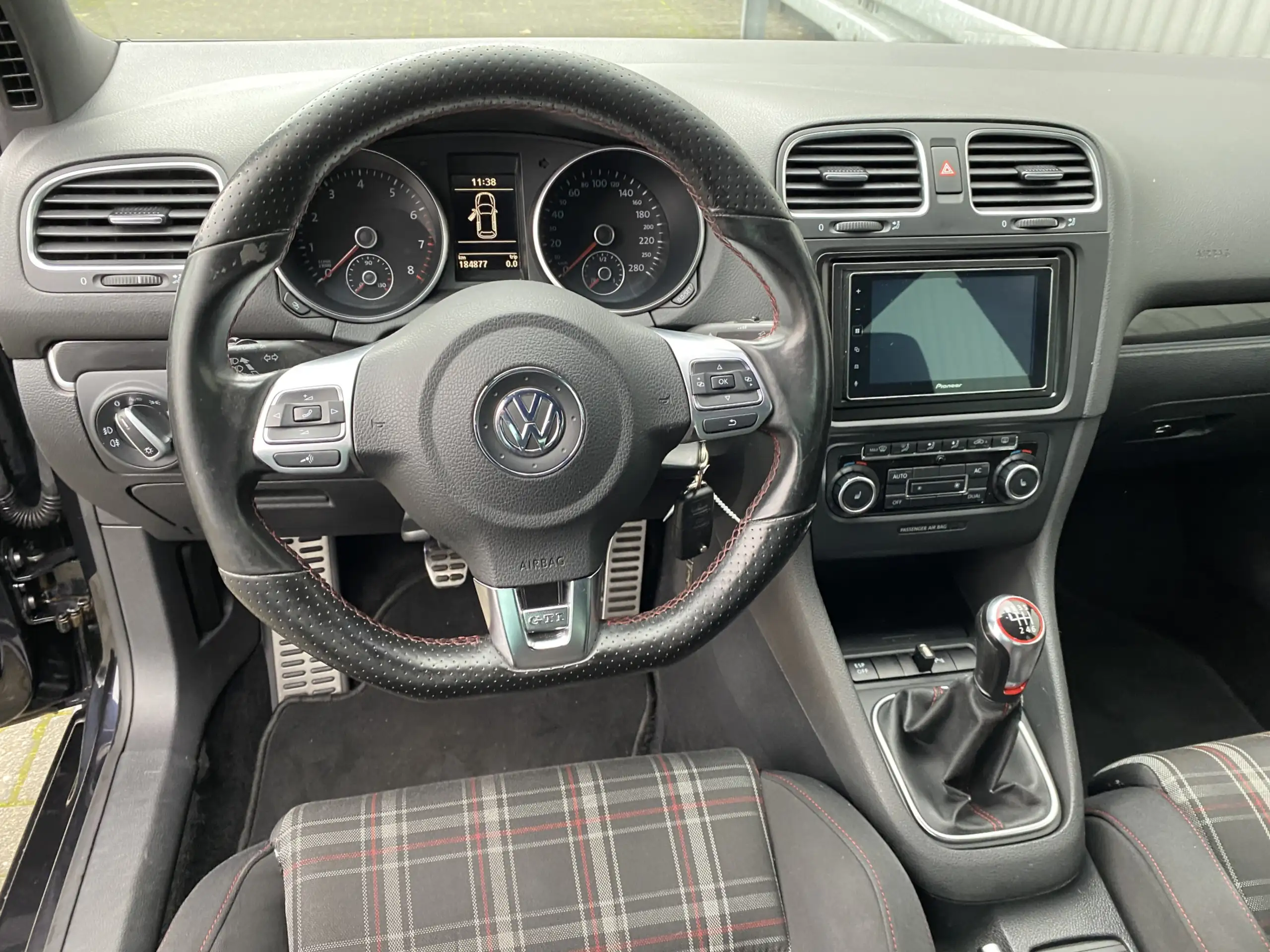 Volkswagen - Golf GTI