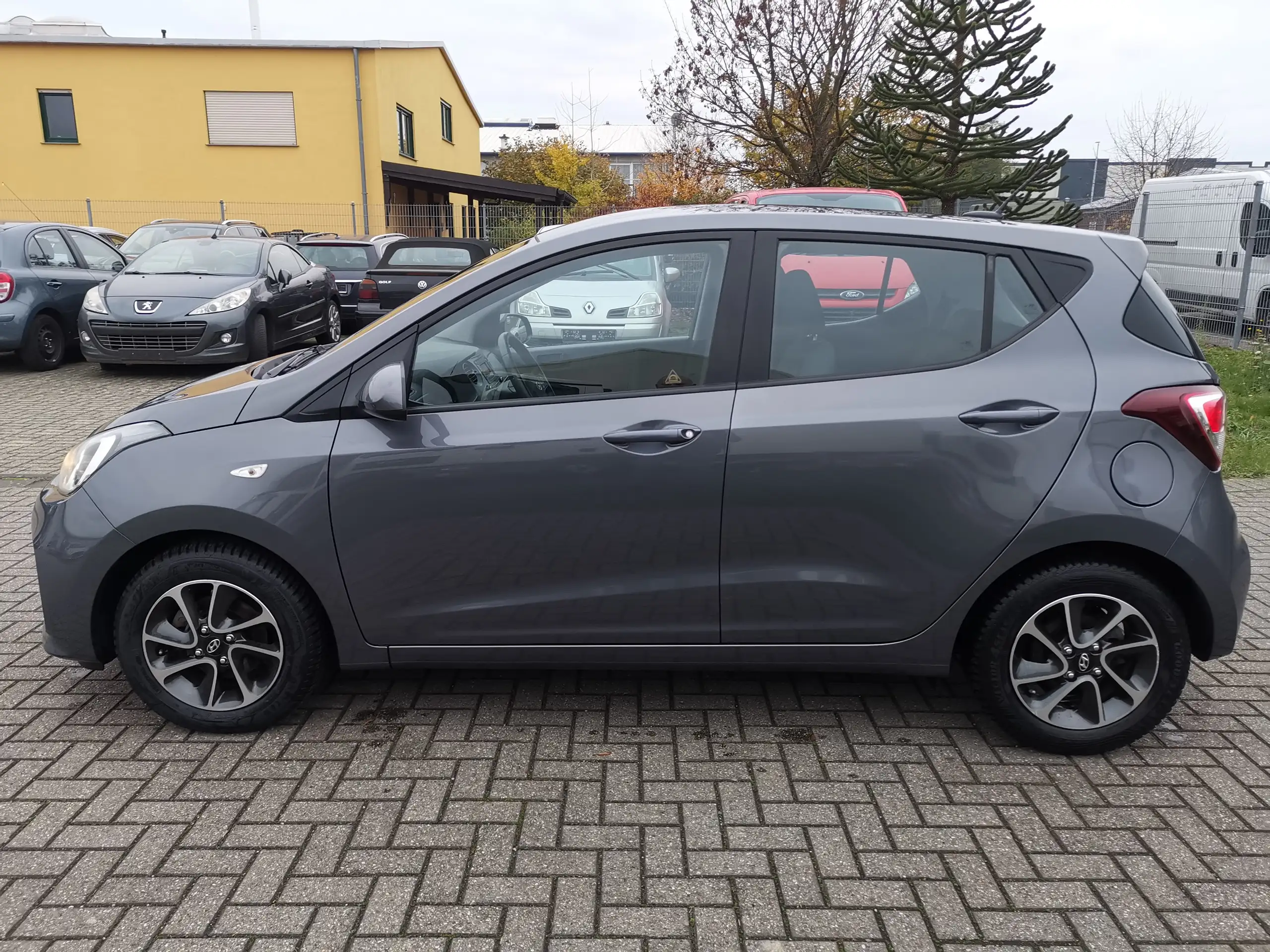 Hyundai - i10