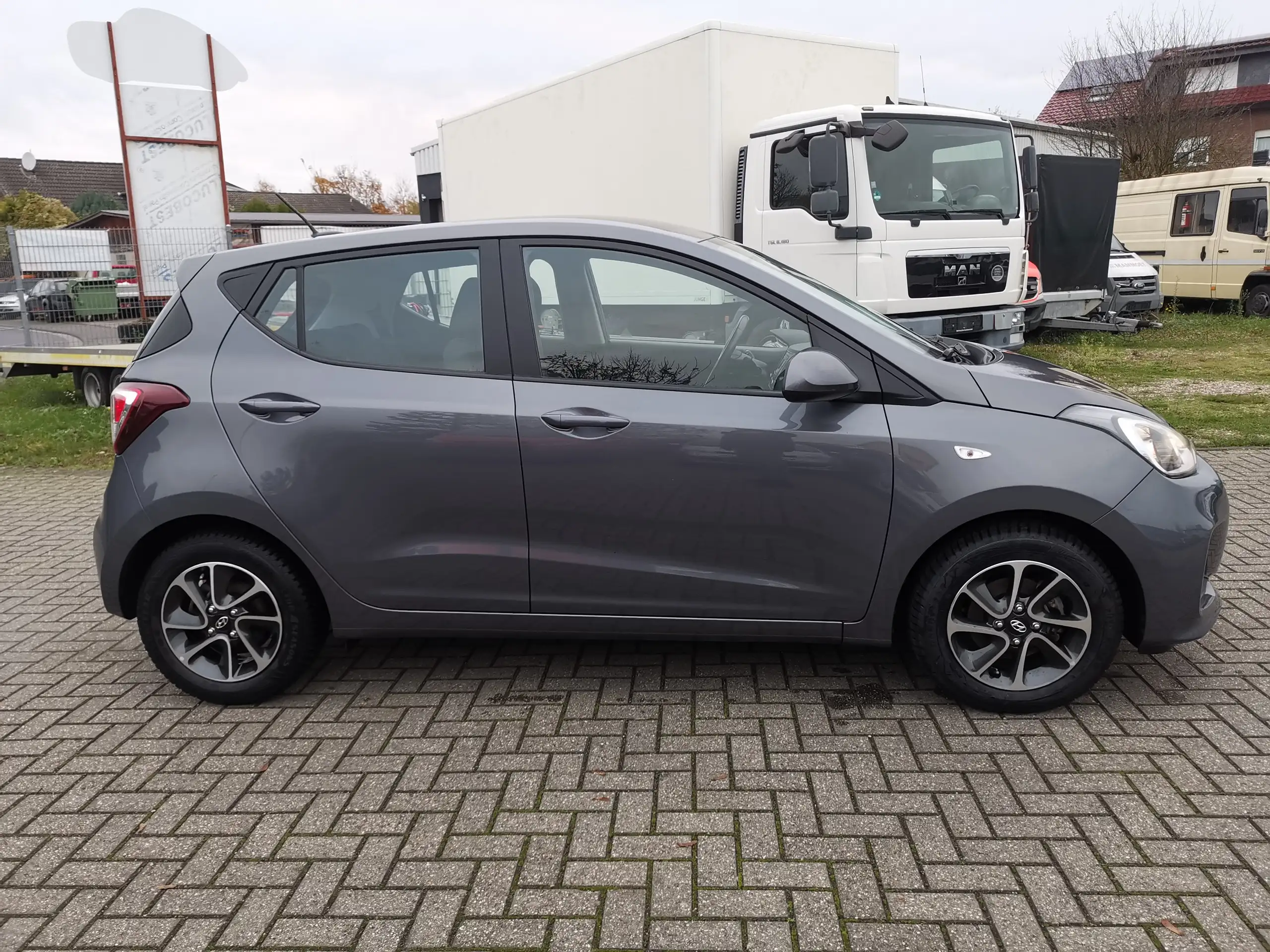 Hyundai - i10