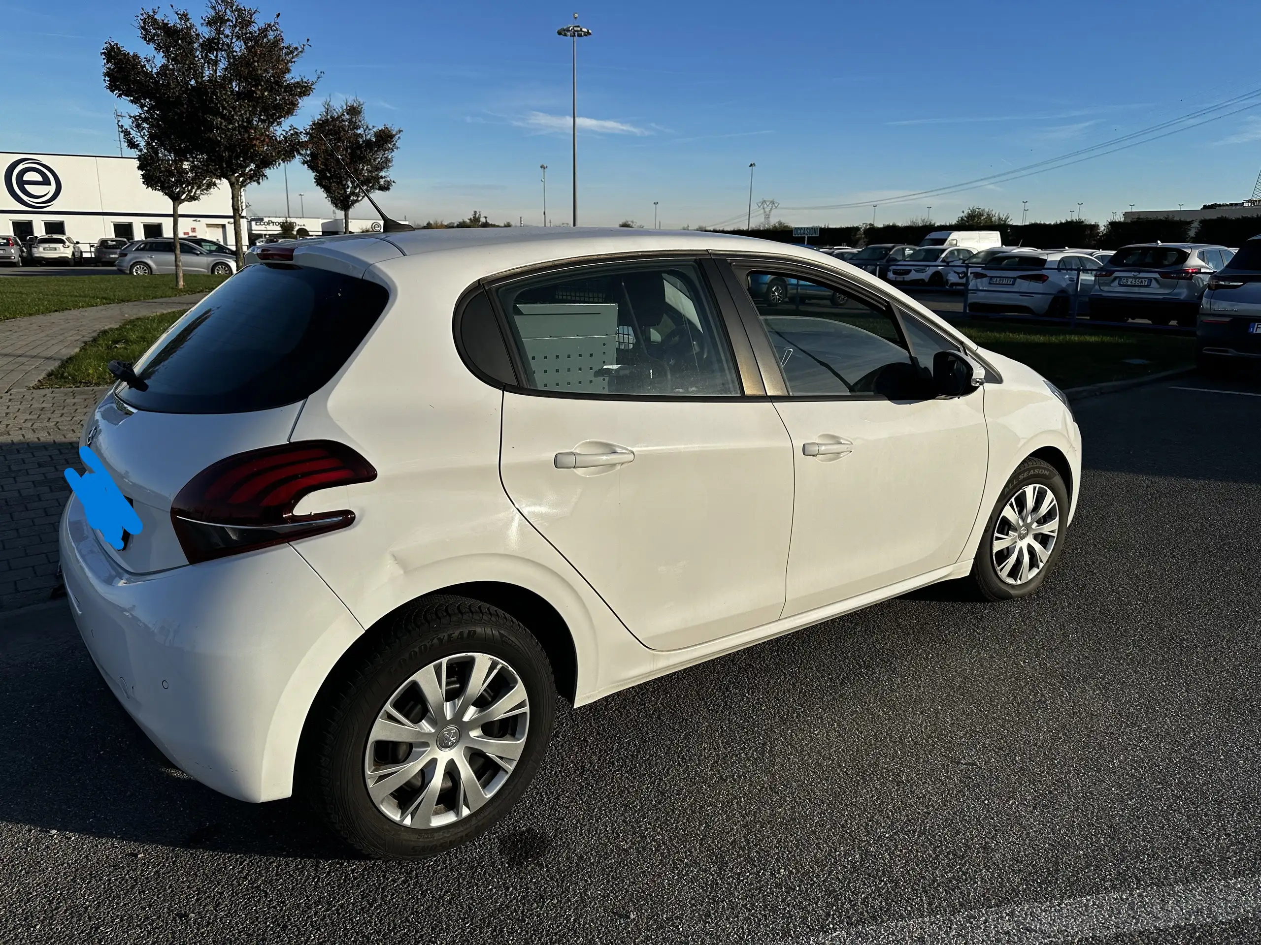 Peugeot - 208