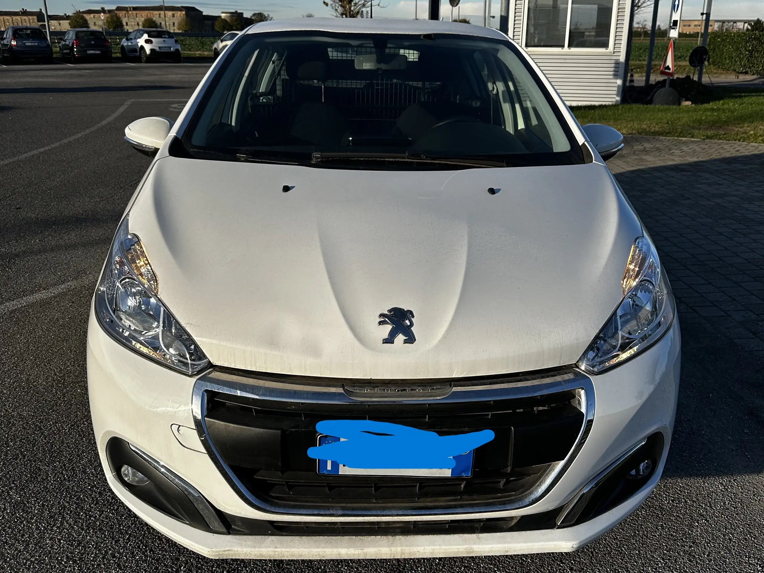 Peugeot - 208