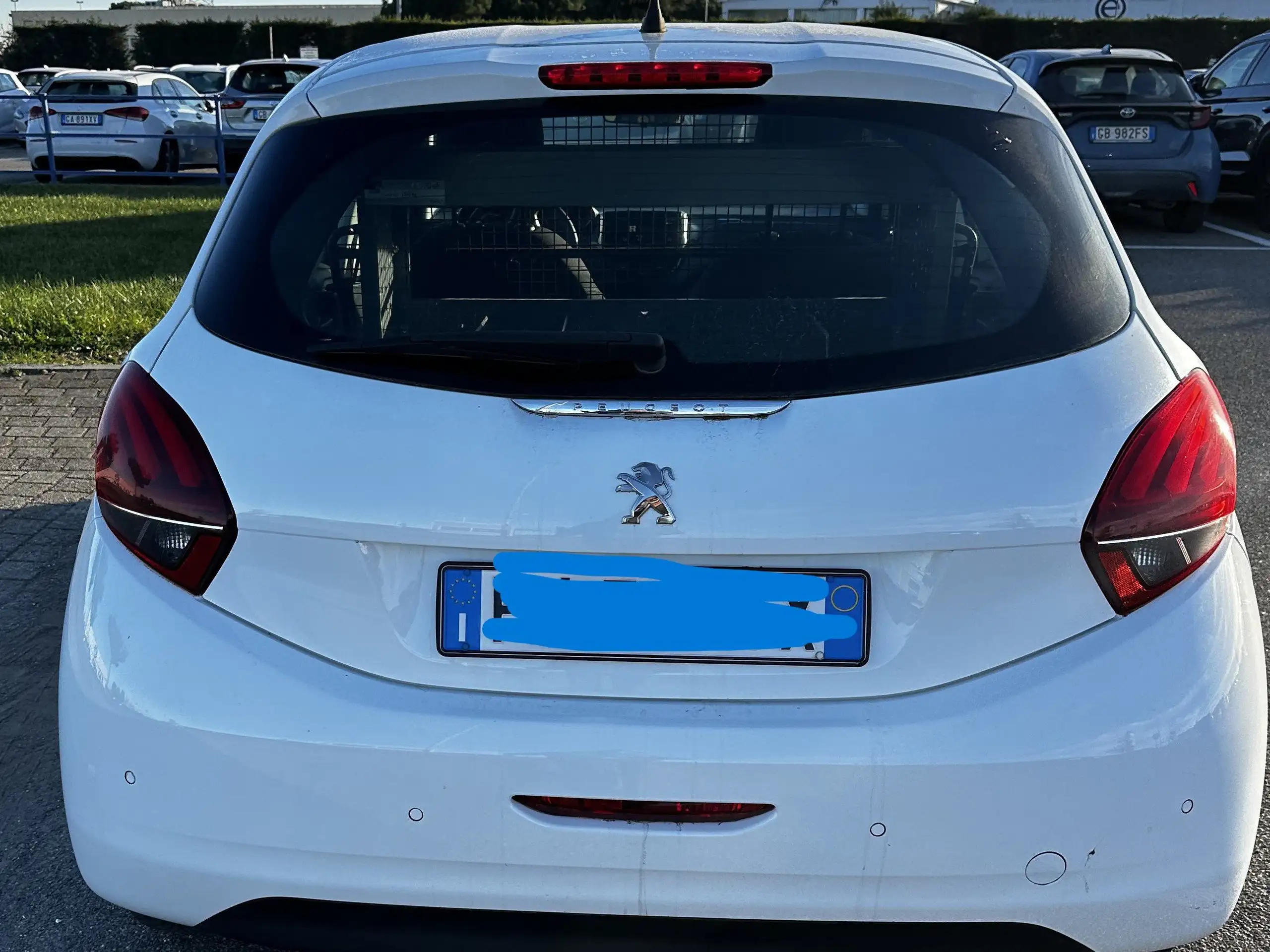 Peugeot - 208