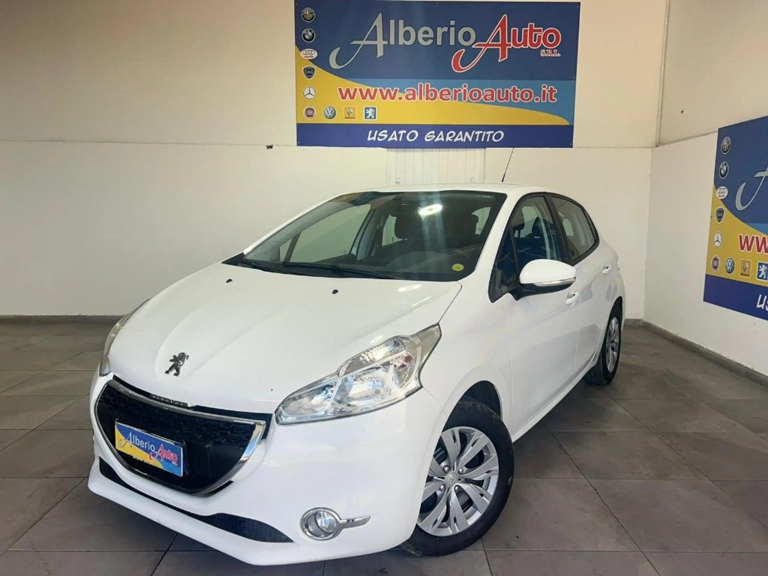 Peugeot - 208