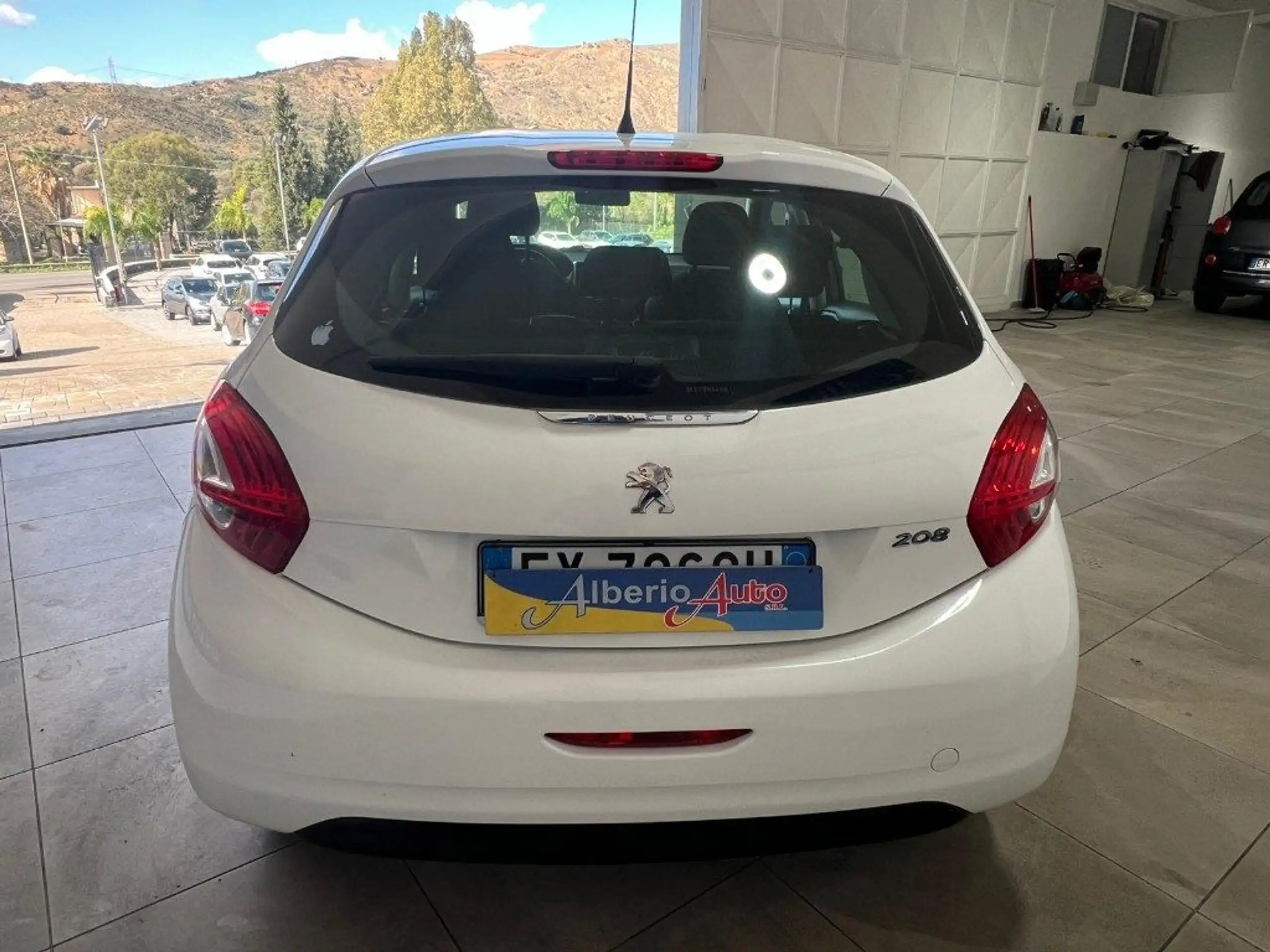 Peugeot - 208