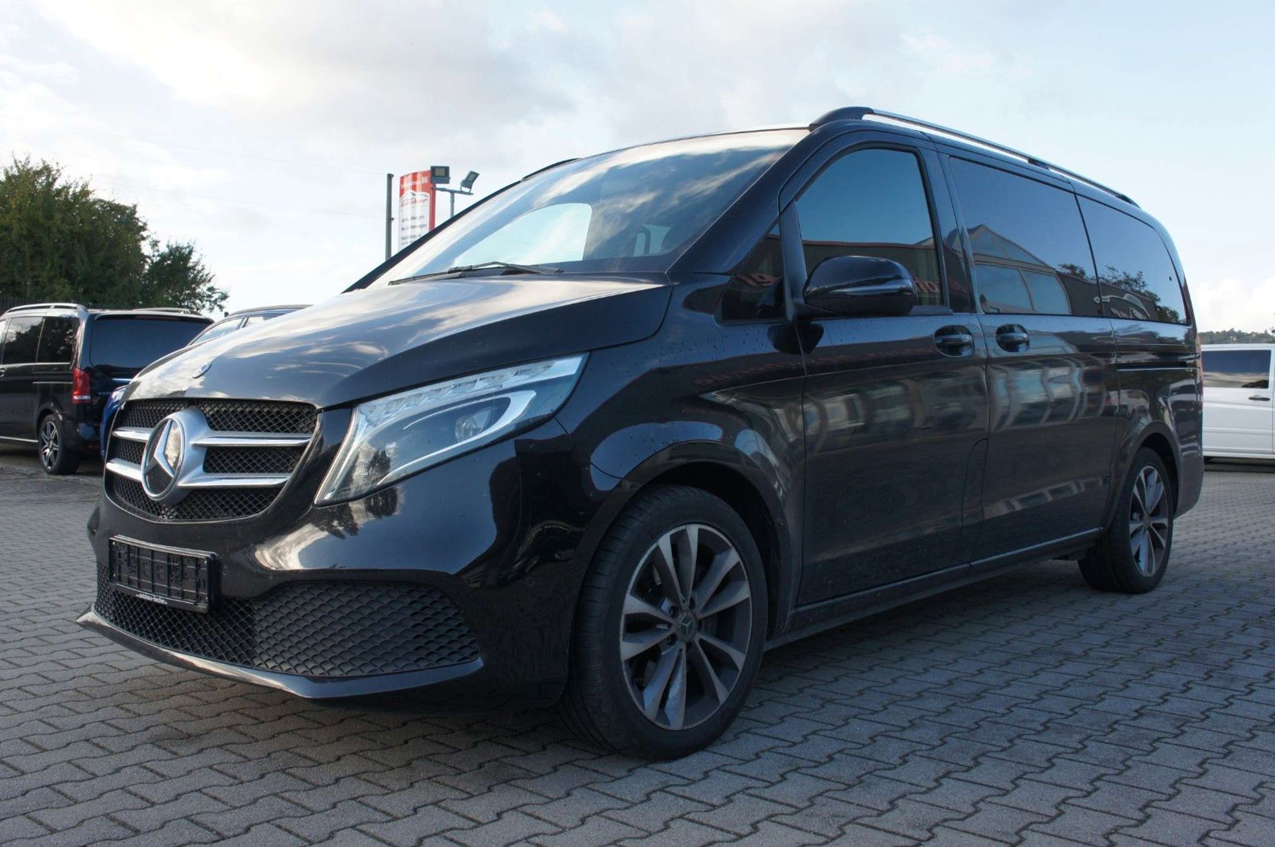 Mercedes-Benz - V 250