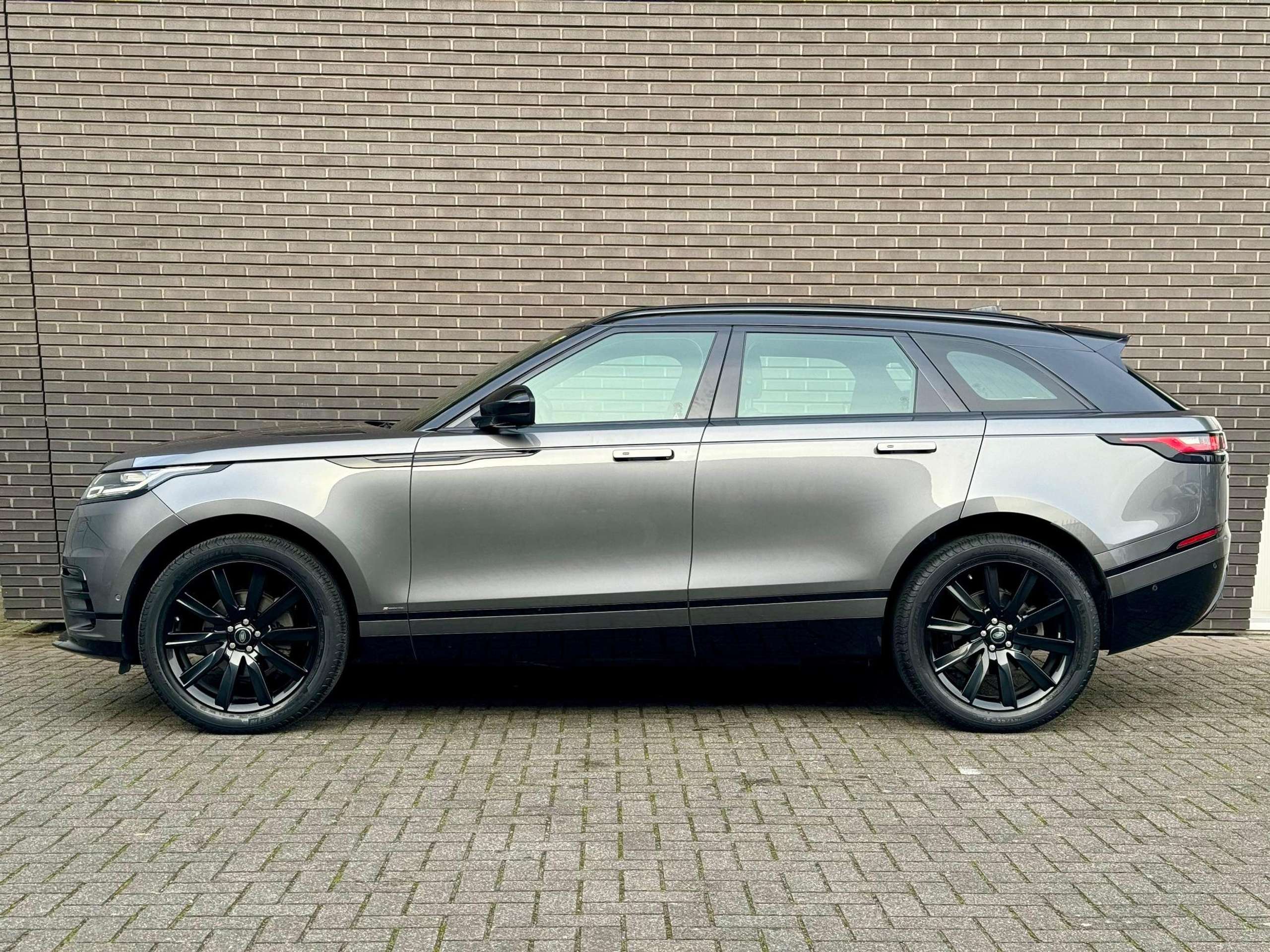 Land Rover - Range Rover Velar